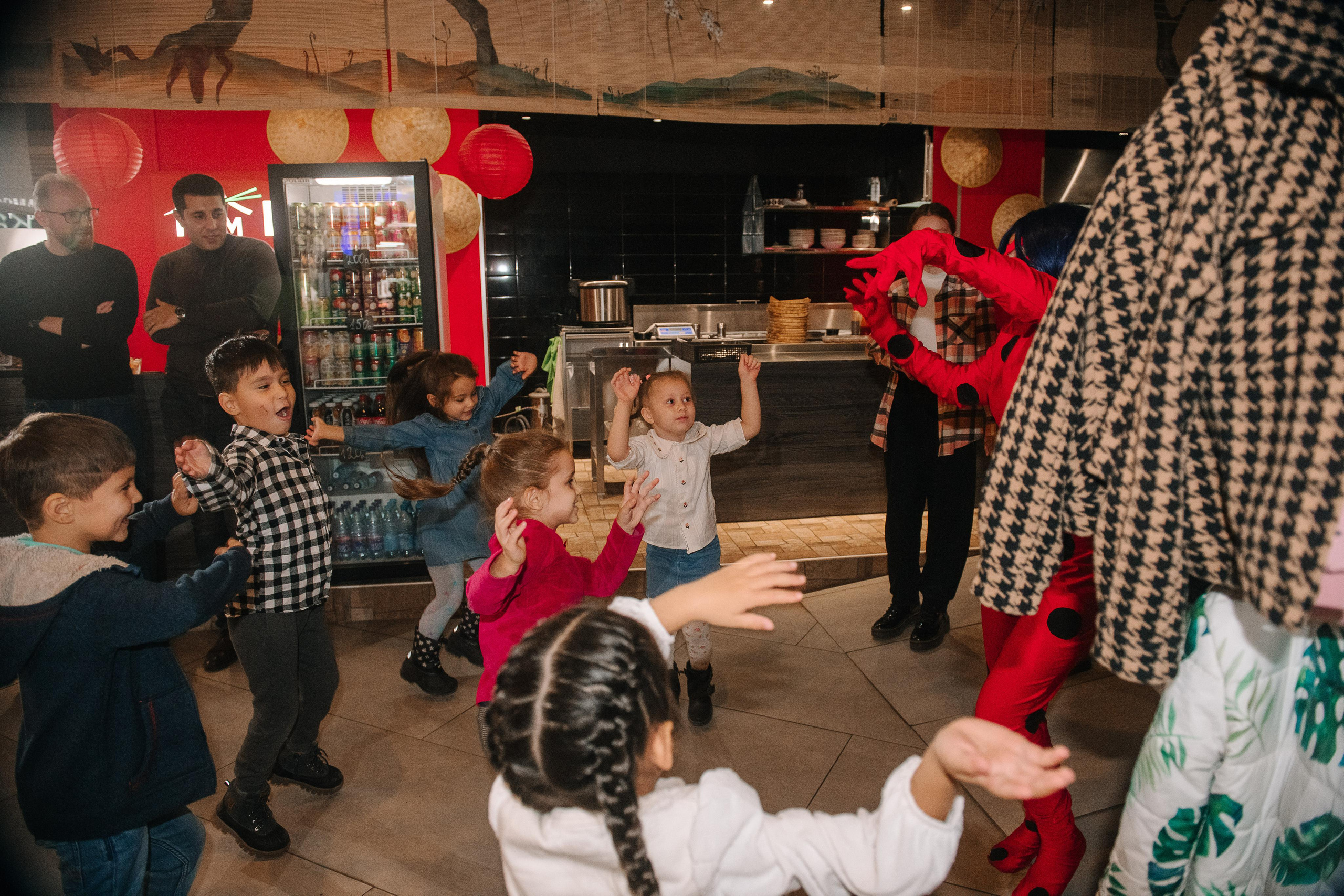 Гастродвор. Детский мастер-класс по приготовлению сэндвичей. Фотограф Валерия Голубева (Миронова)
