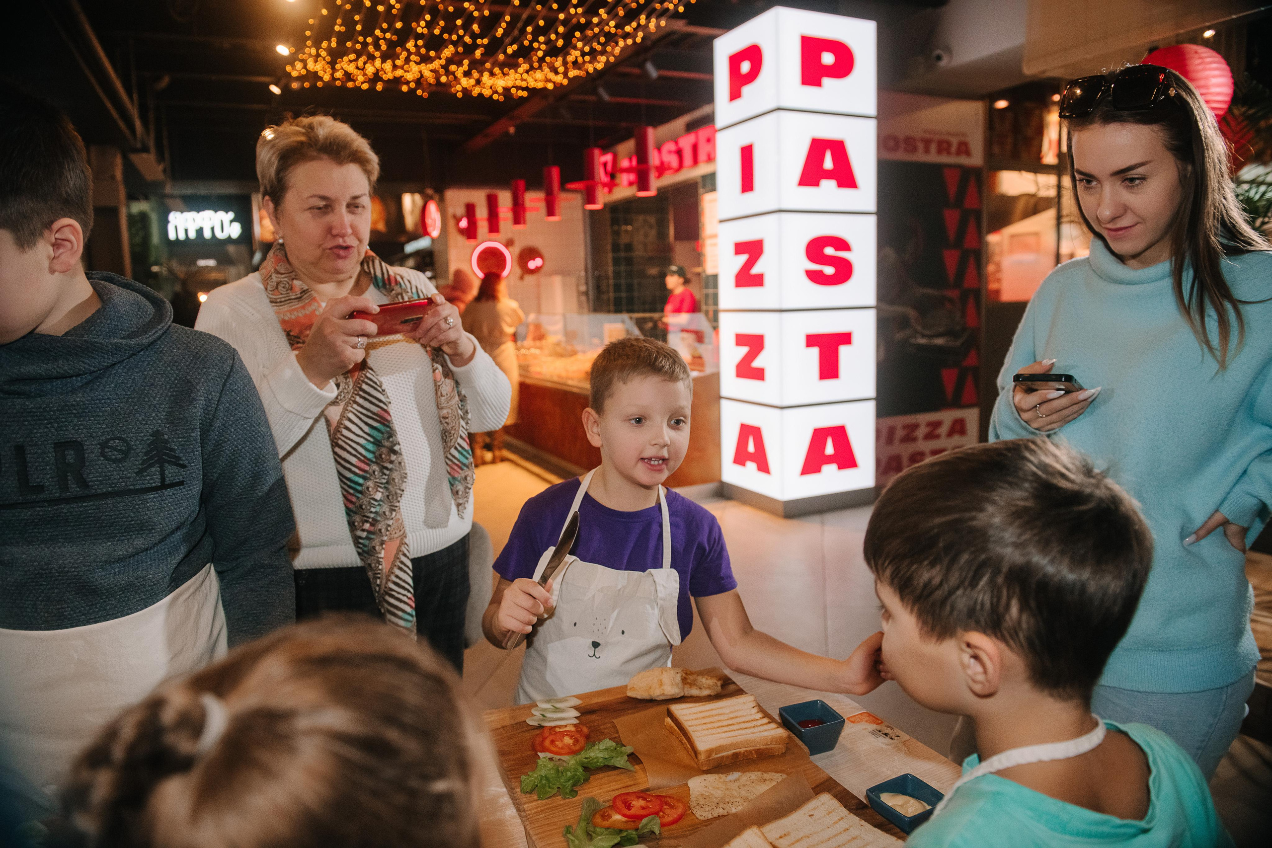 Гастродвор. Детский мастер-класс по приготовлению сэндвичей. Фотограф Валерия Голубева (Миронова)