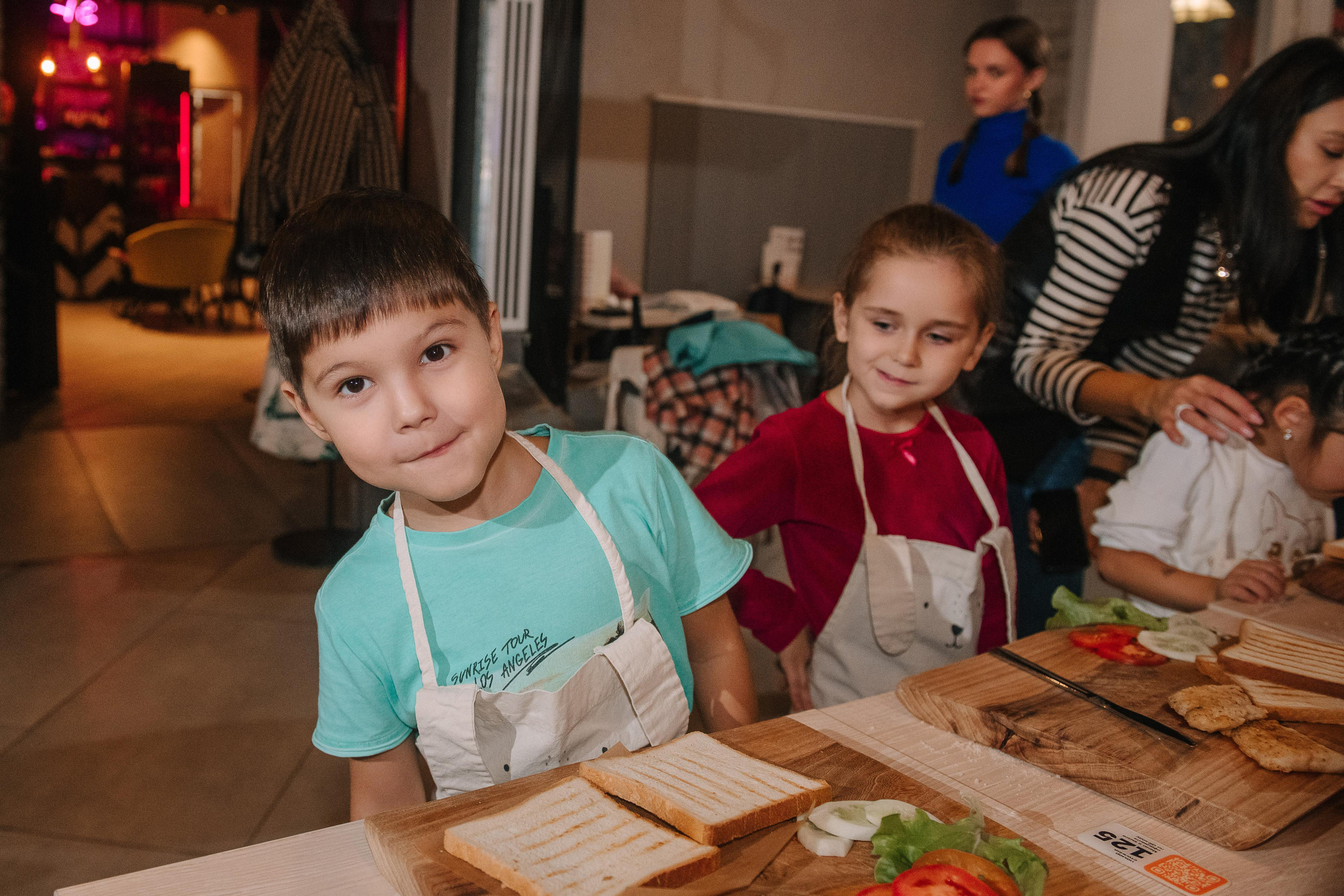 Гастродвор. Детский мастер-класс по приготовлению сэндвичей. Фотограф Валерия Голубева (Миронова)