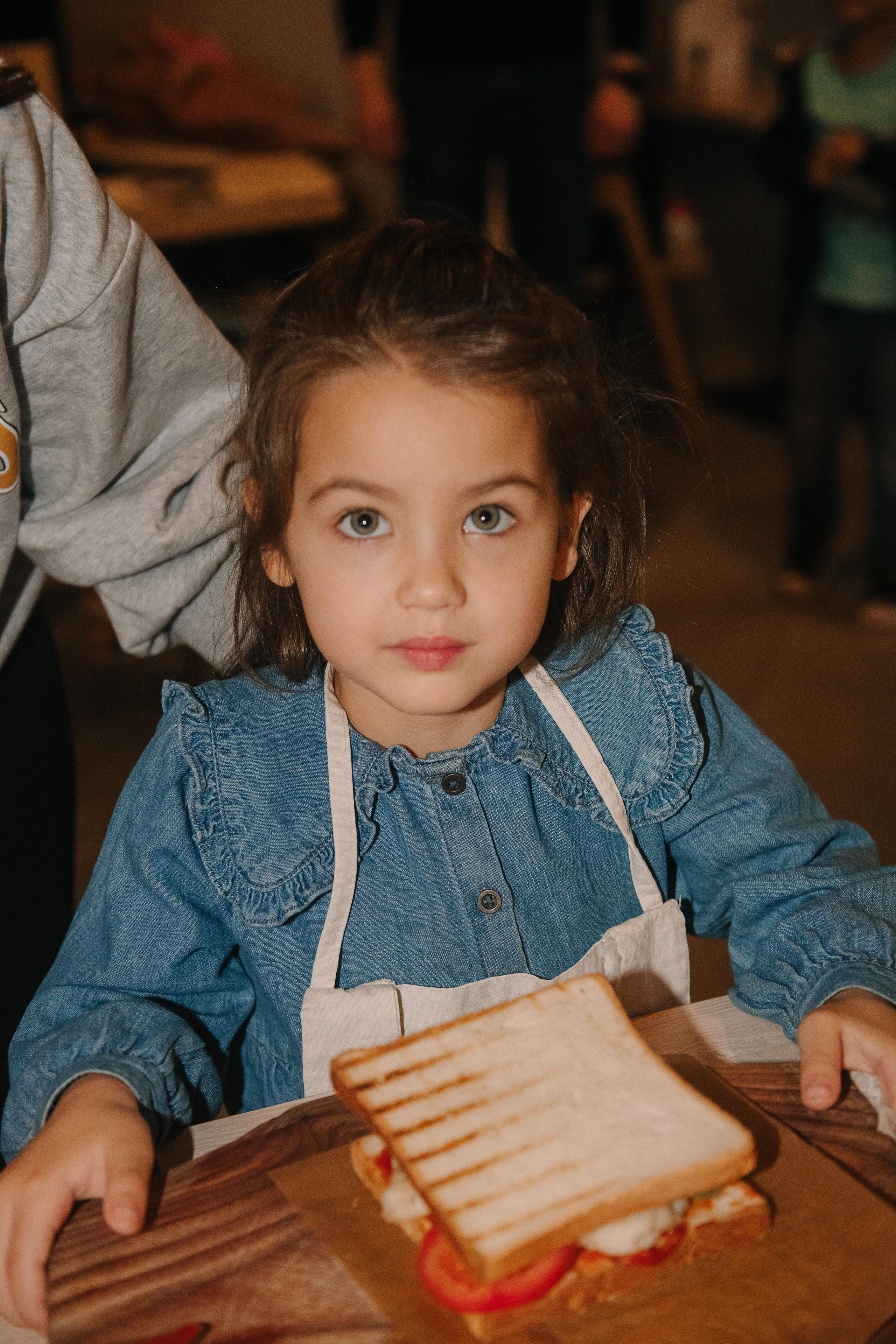 Гастродвор. Детский мастер-класс по приготовлению сэндвичей. Фотограф Валерия Голубева (Миронова)