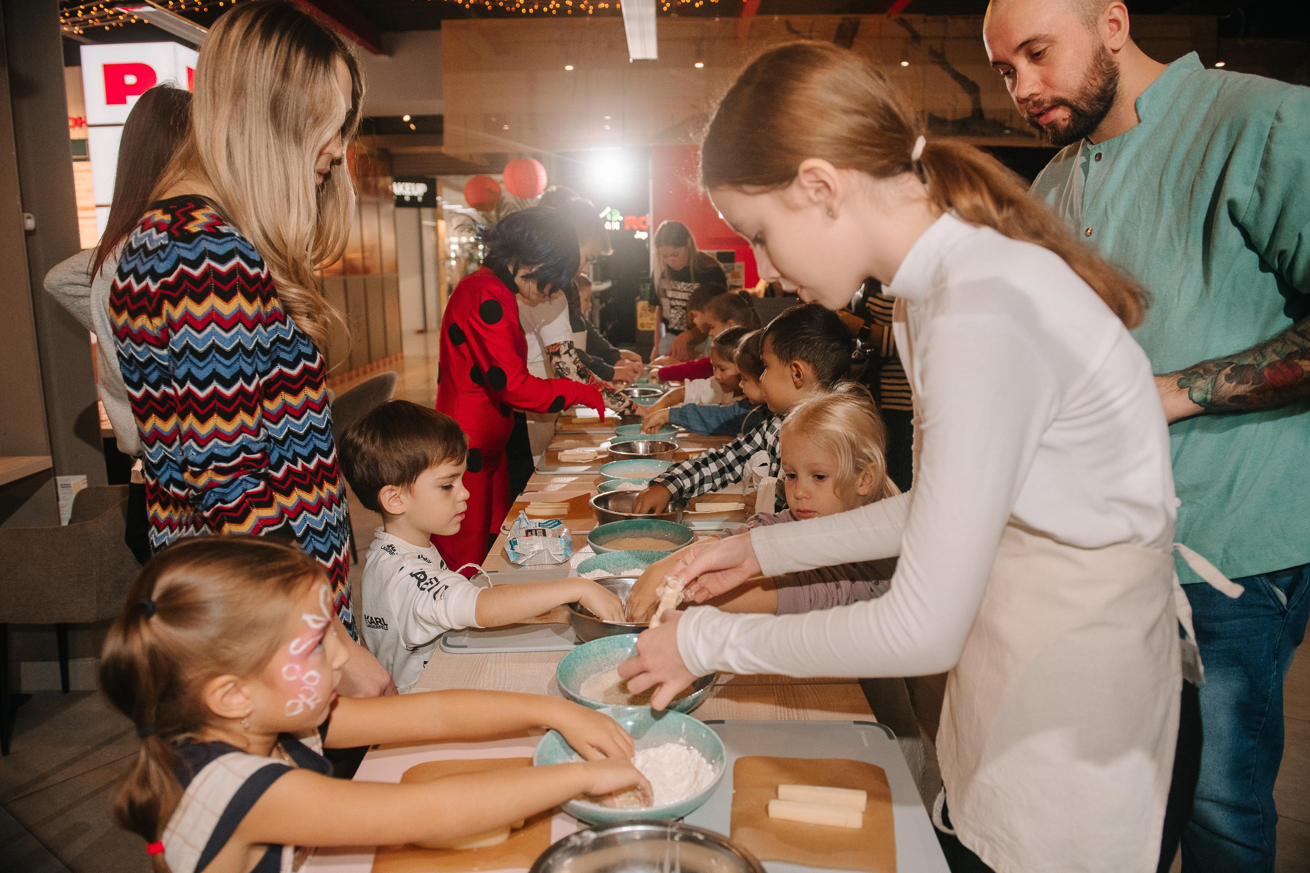 Гастродвор. Детский мастер-класс по приготовлению сэндвичей. Фотограф Валерия Голубева (Миронова)