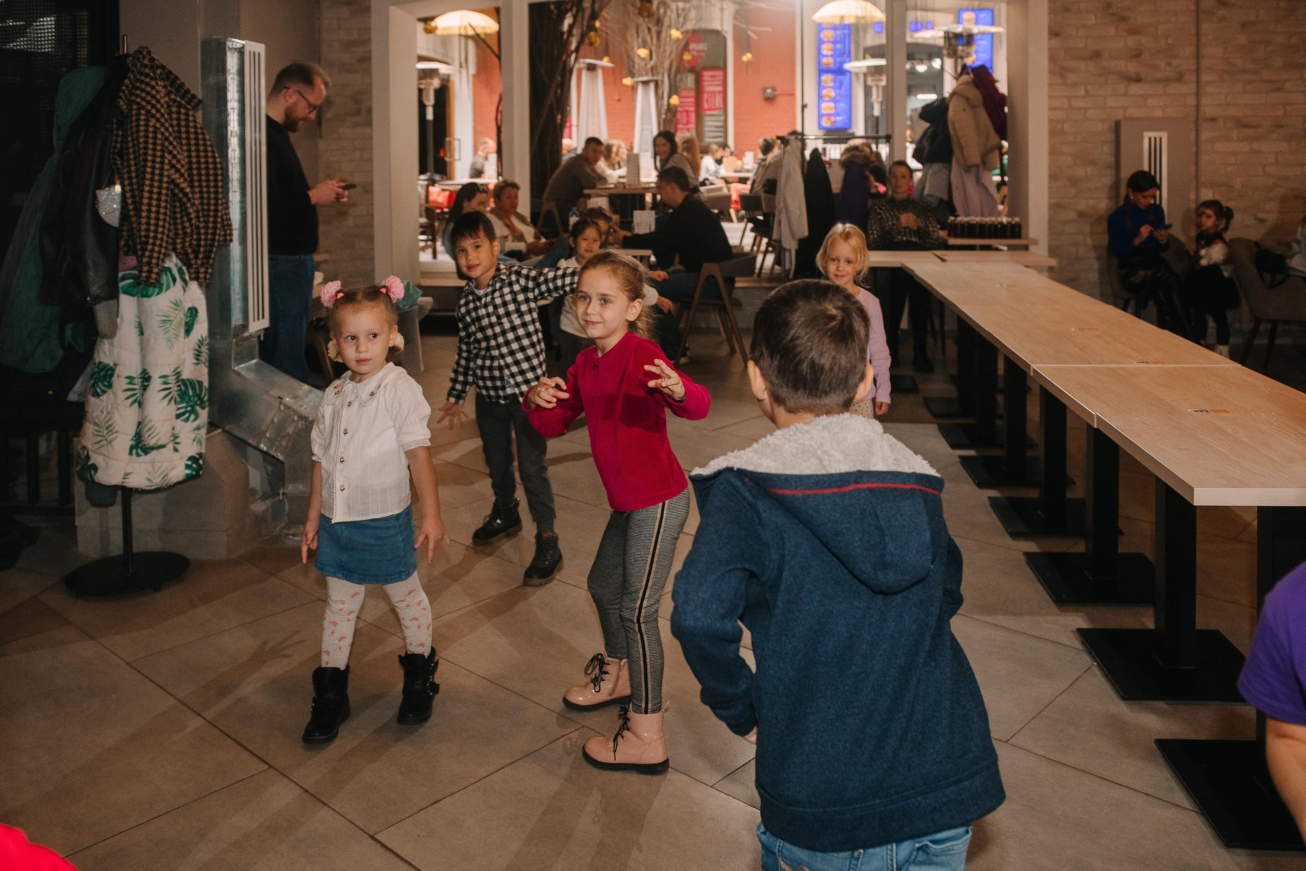 Гастродвор. Детский мастер-класс по приготовлению сэндвичей. Фотограф Валерия Голубева (Миронова)