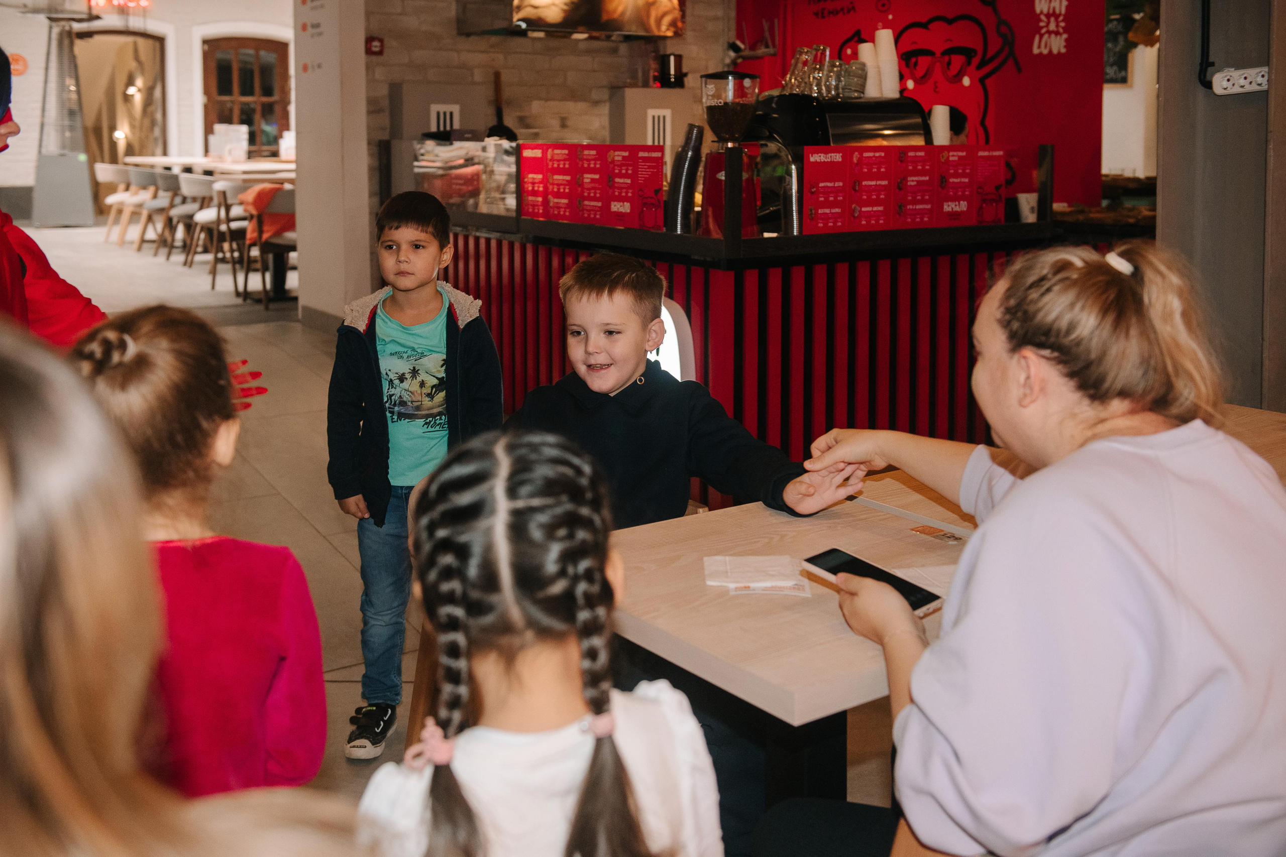Гастродвор. Детский мастер-класс по приготовлению сэндвичей. Фотограф Валерия Голубева (Миронова)