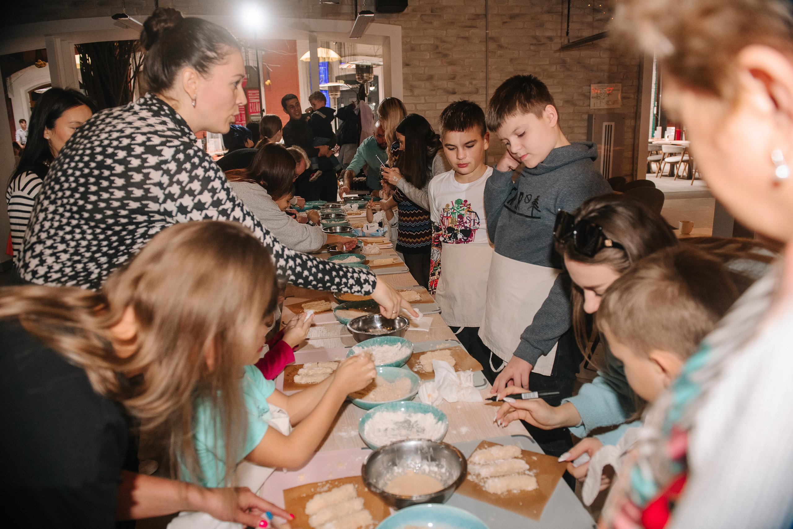 Гастродвор. Детский мастер-класс по приготовлению сэндвичей. Фотограф Валерия Голубева (Миронова)