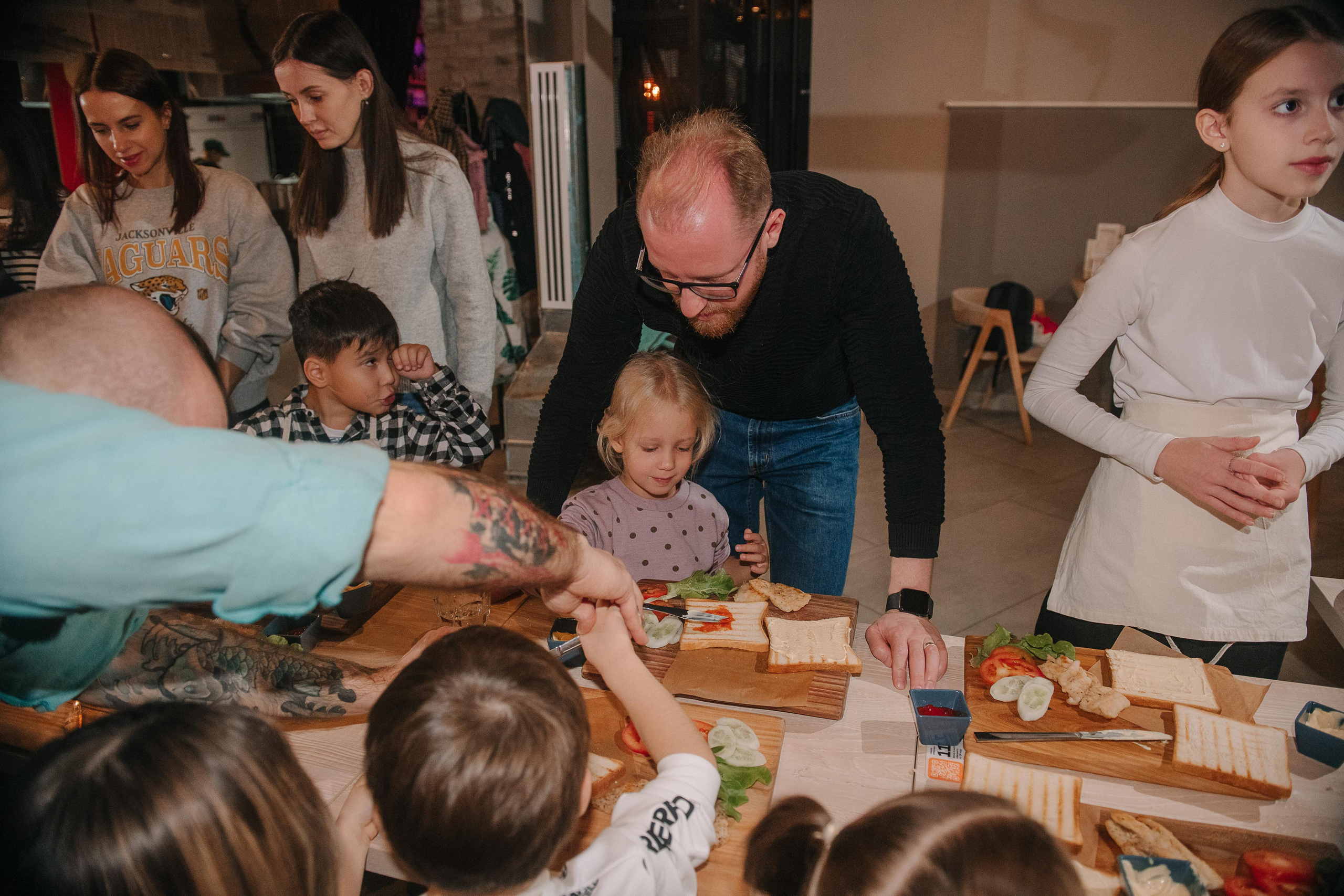 Гастродвор. Детский мастер-класс по приготовлению сэндвичей. Фотограф Валерия Голубева (Миронова)