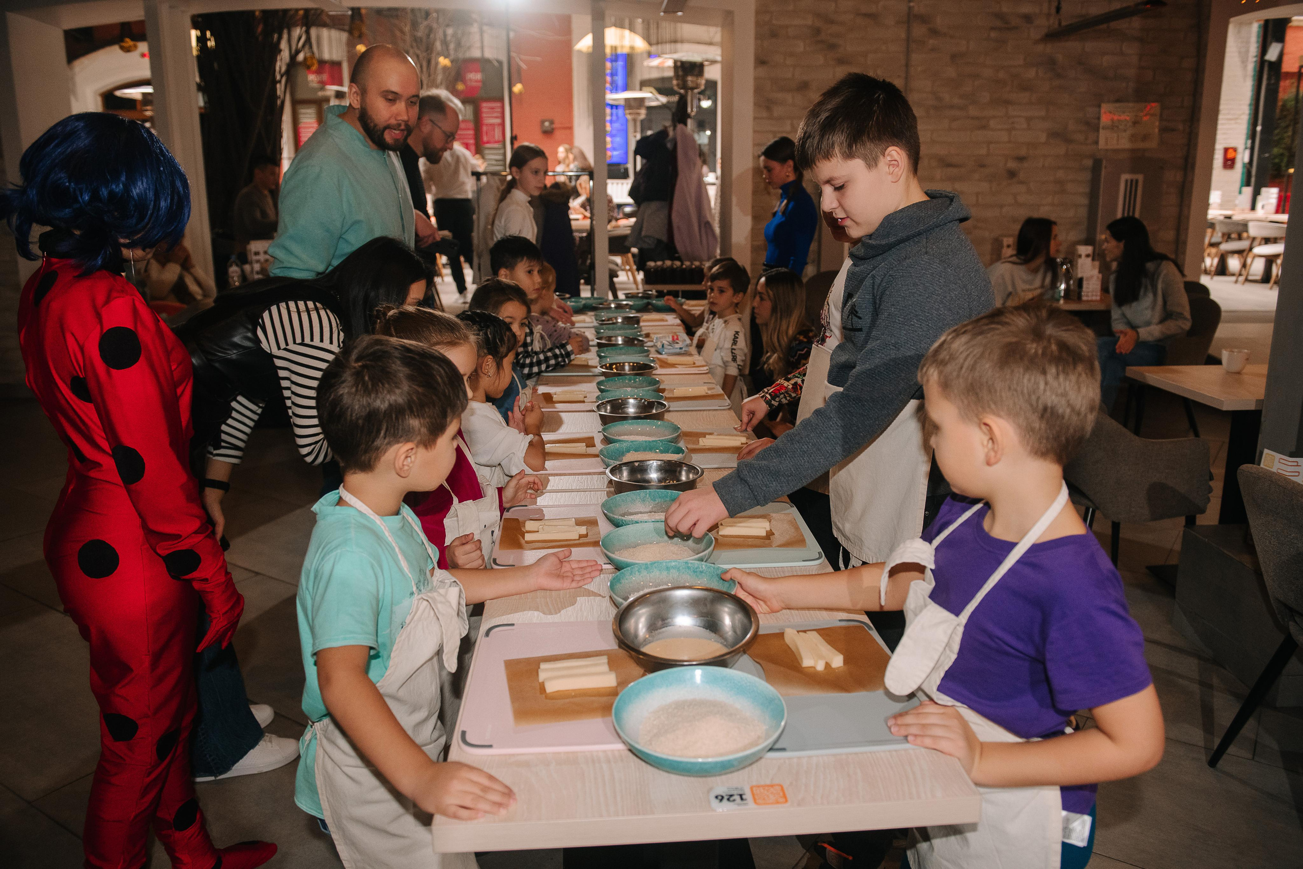 Гастродвор. Детский мастер-класс по приготовлению сэндвичей. Фотограф Валерия Голубева (Миронова)