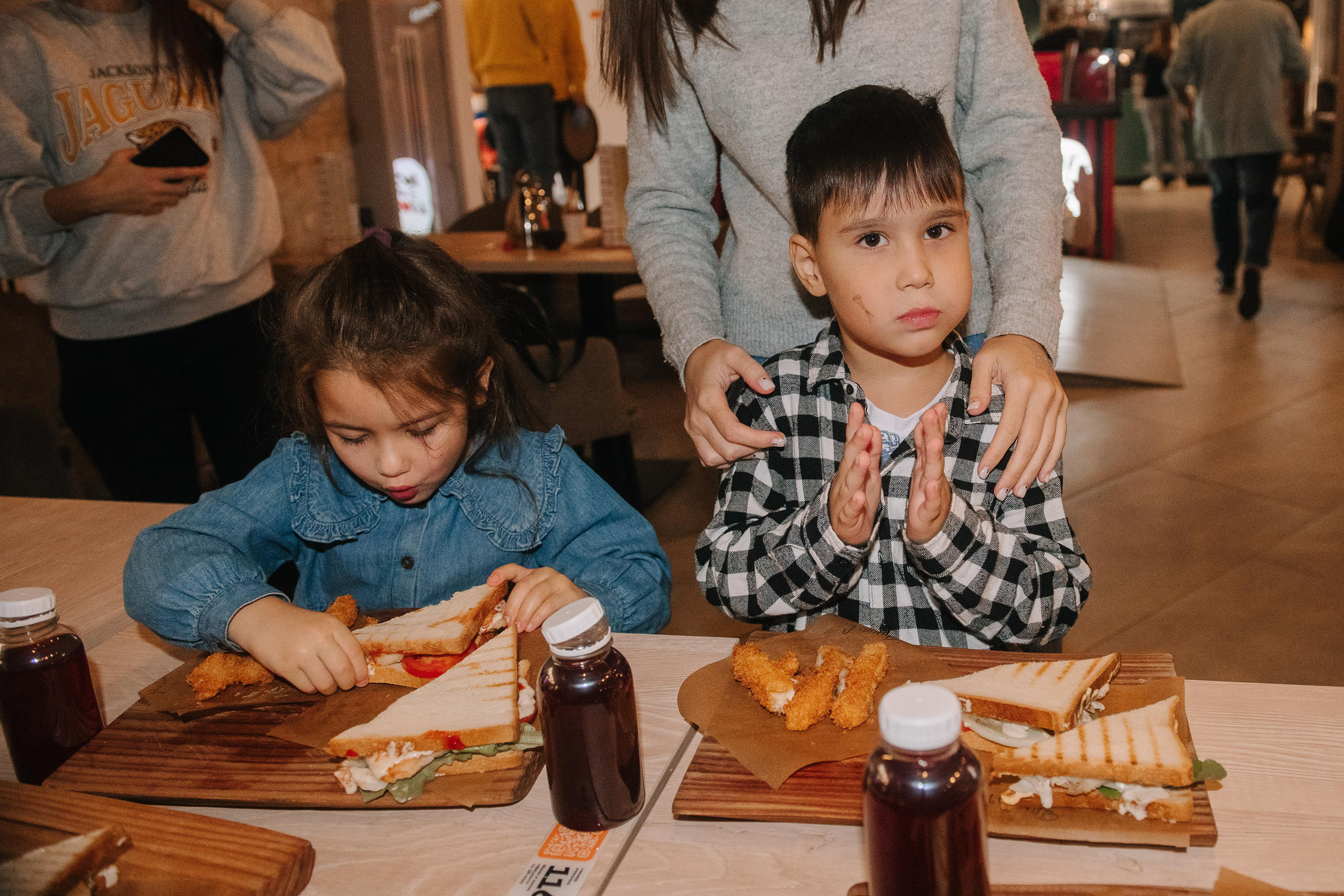 Гастродвор. Детский мастер-класс по приготовлению сэндвичей. Фотограф Валерия Голубева (Миронова)