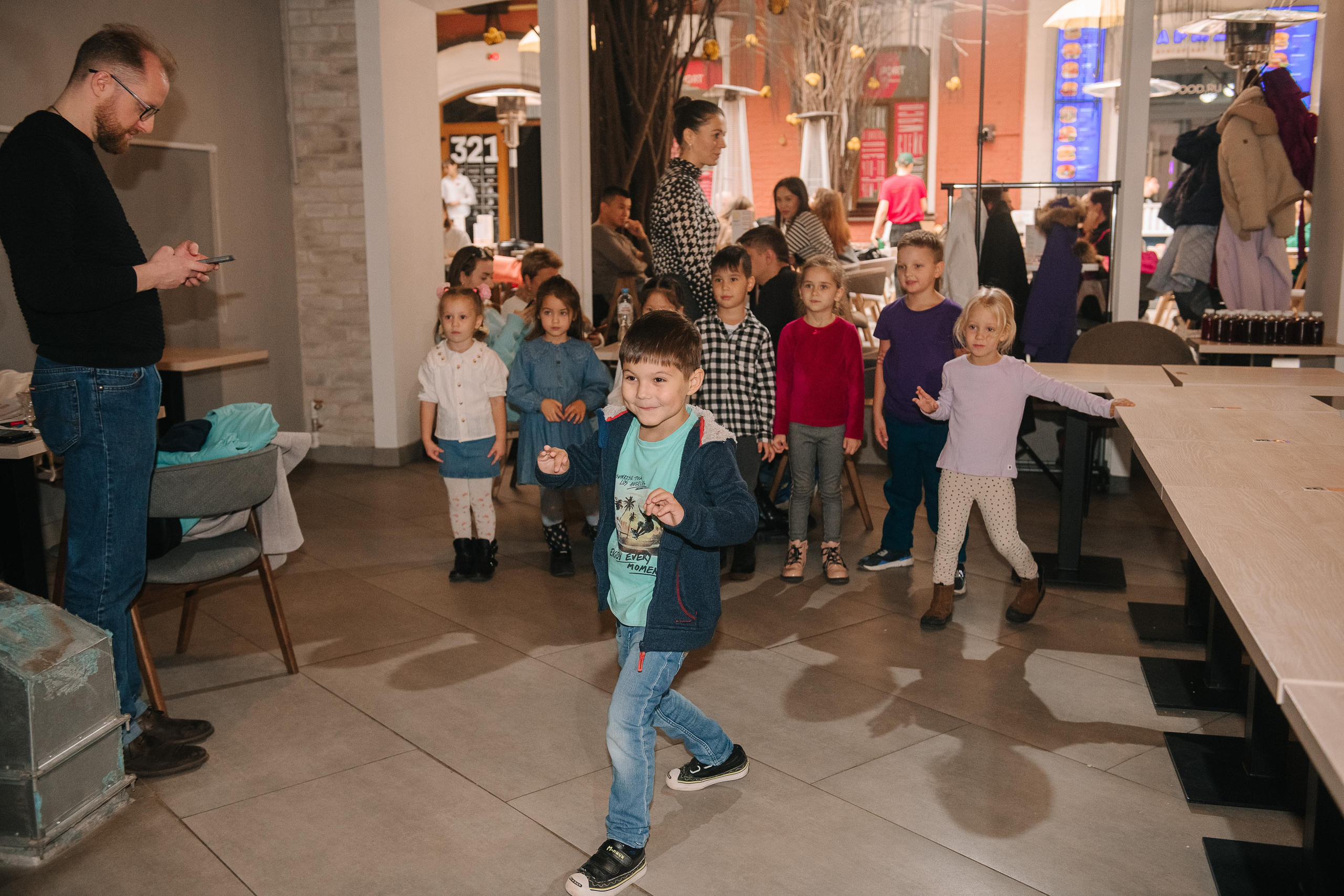 Гастродвор. Детский мастер-класс по приготовлению сэндвичей. Фотограф Валерия Голубева (Миронова)