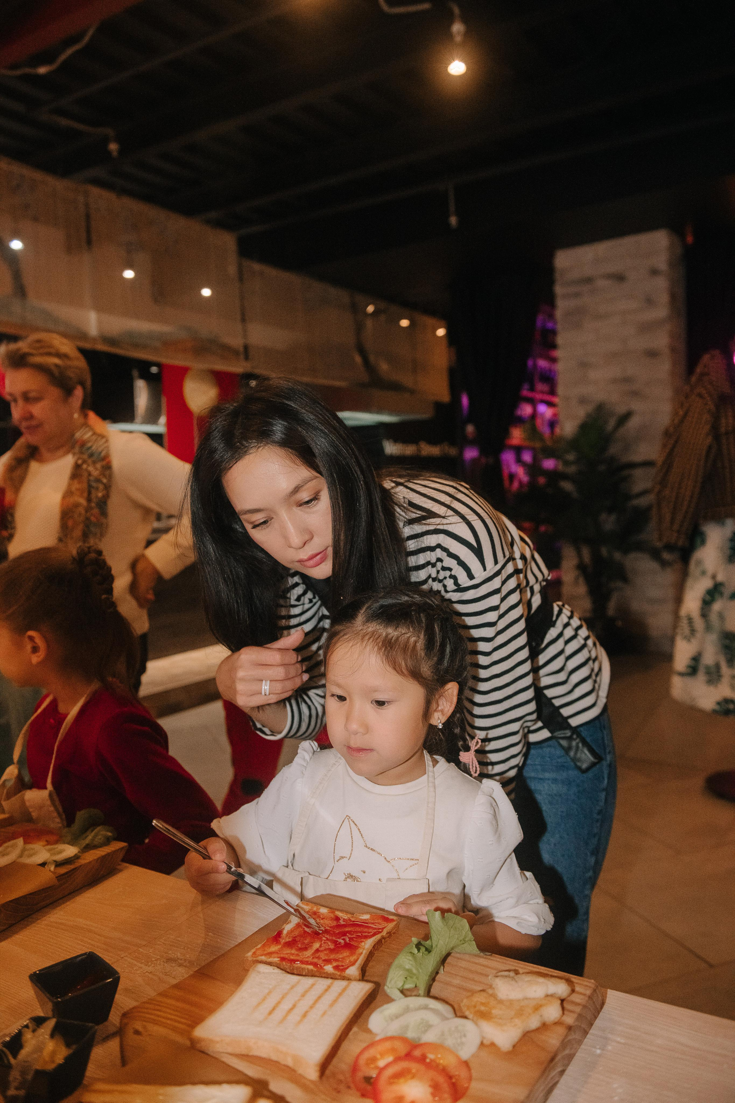 Гастродвор. Детский мастер-класс по приготовлению сэндвичей. Фотограф Валерия Голубева (Миронова)