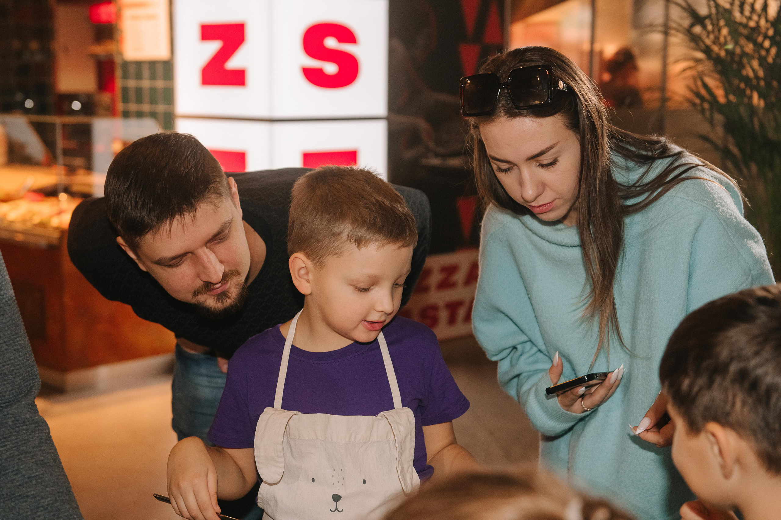 Гастродвор. Детский мастер-класс по приготовлению сэндвичей. Фотограф Валерия Голубева (Миронова)
