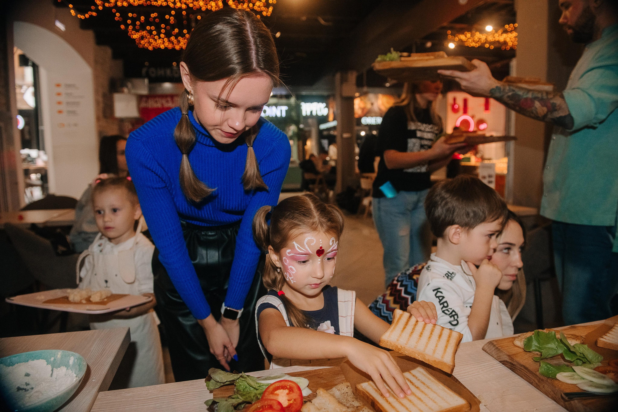 Гастродвор. Детский мастер-класс по приготовлению сэндвичей. Фотограф Валерия Голубева (Миронова)