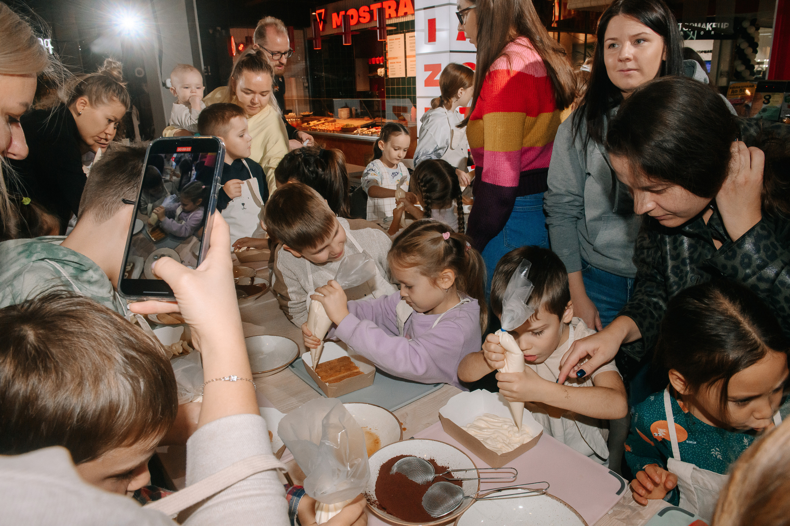 Гастродвор. Детский мастер-класс по приготовлению тирамису. Фотограф Валерия Голубева (Миронова)