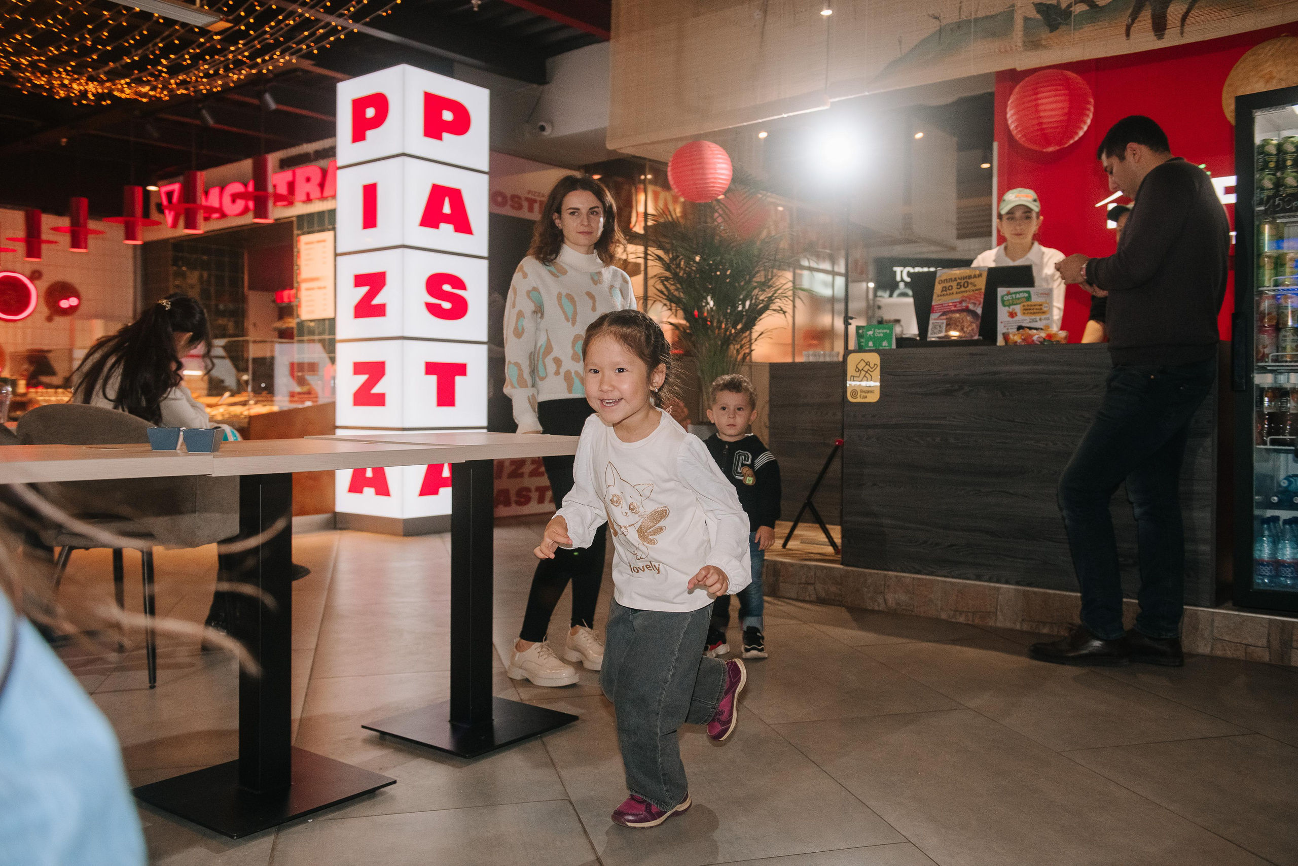 Гастродвор. Детский мастер-класс по приготовлению сэндвичей. Фотограф Валерия Голубева (Миронова)