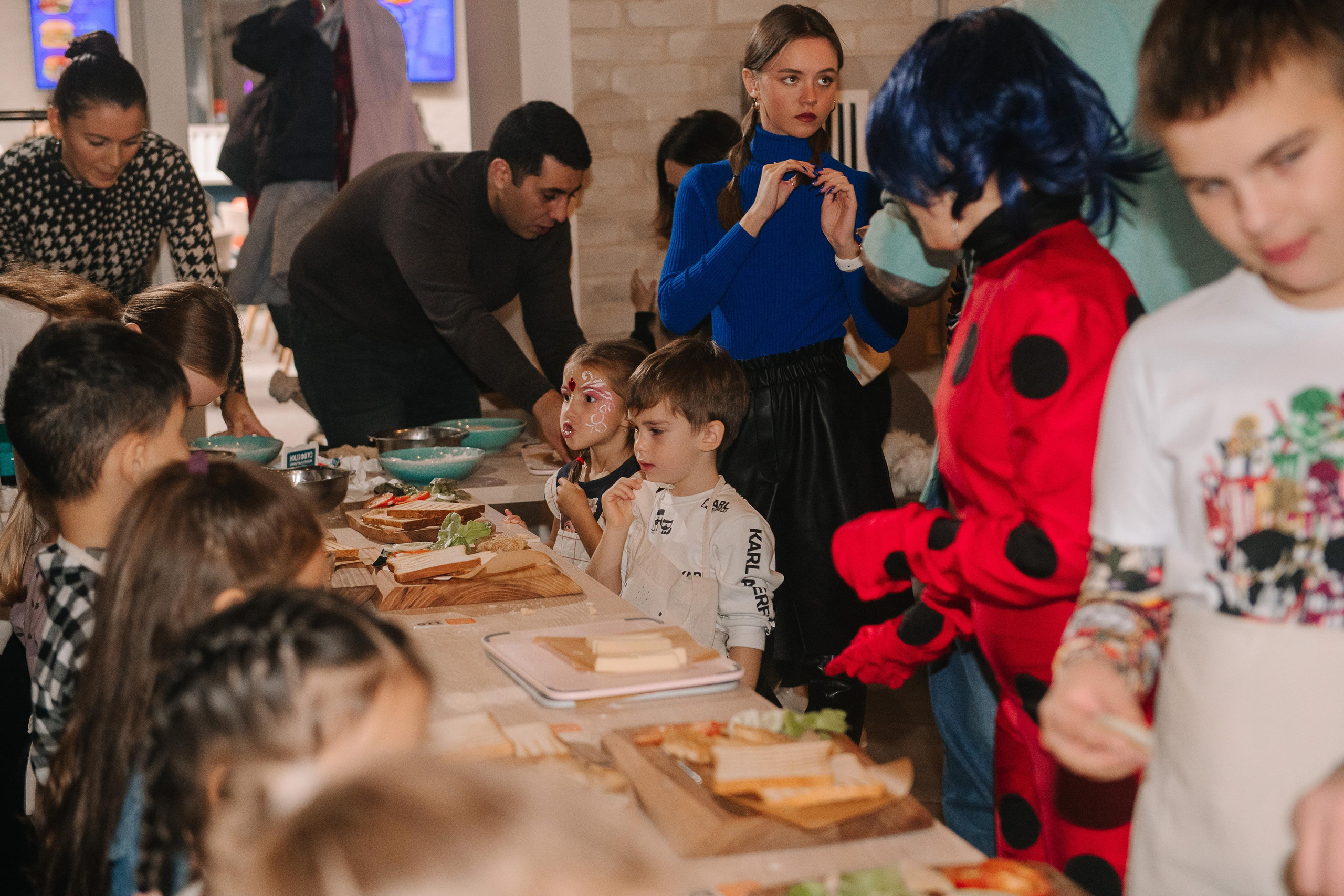 Гастродвор. Детский мастер-класс по приготовлению сэндвичей. Фотограф Валерия Голубева (Миронова)