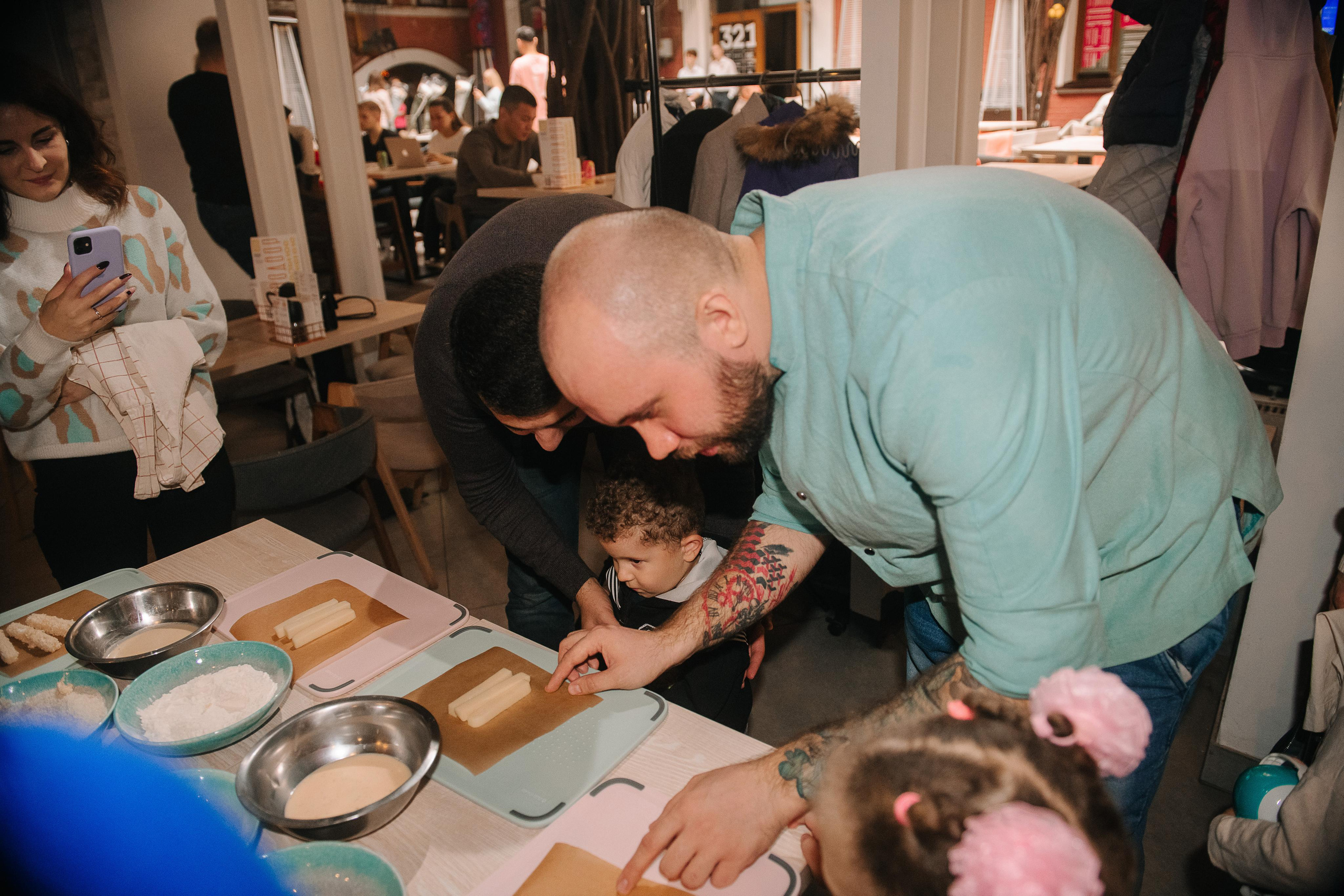 Гастродвор. Детский мастер-класс по приготовлению сэндвичей. Фотограф Валерия Голубева (Миронова)