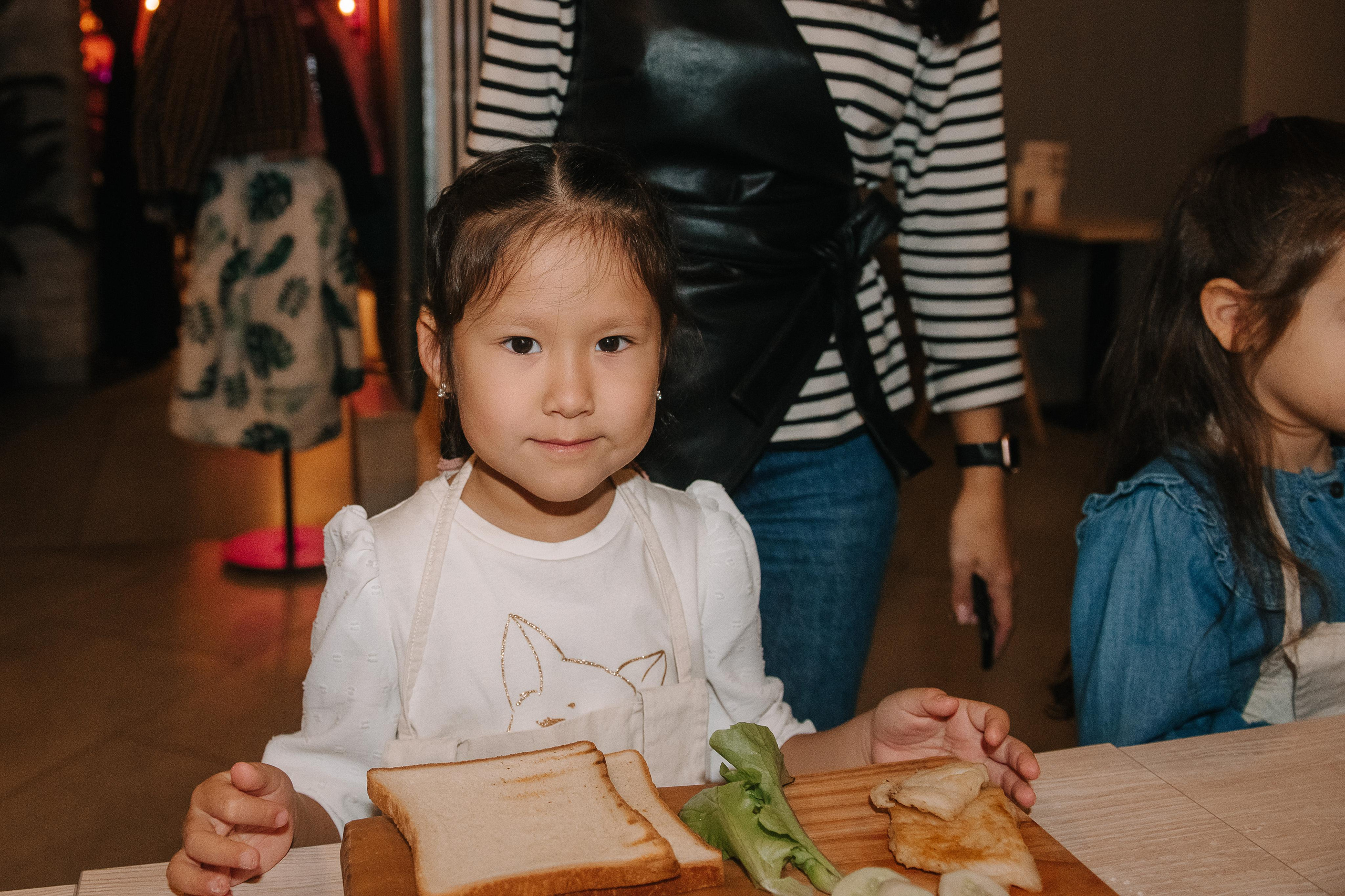 Гастродвор. Детский мастер-класс по приготовлению сэндвичей. Фотограф Валерия Голубева (Миронова)
