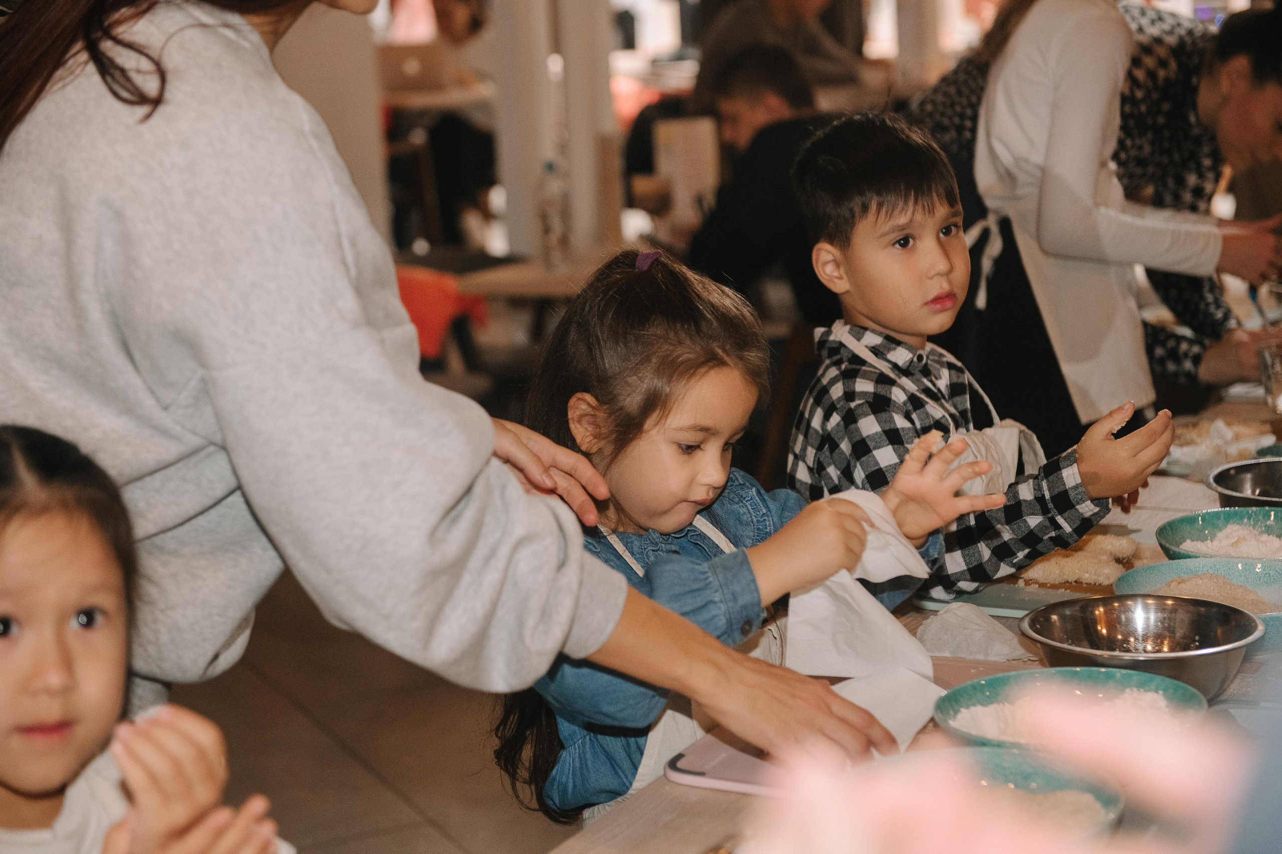 Гастродвор. Детский мастер-класс по приготовлению сэндвичей. Фотограф Валерия Голубева (Миронова)