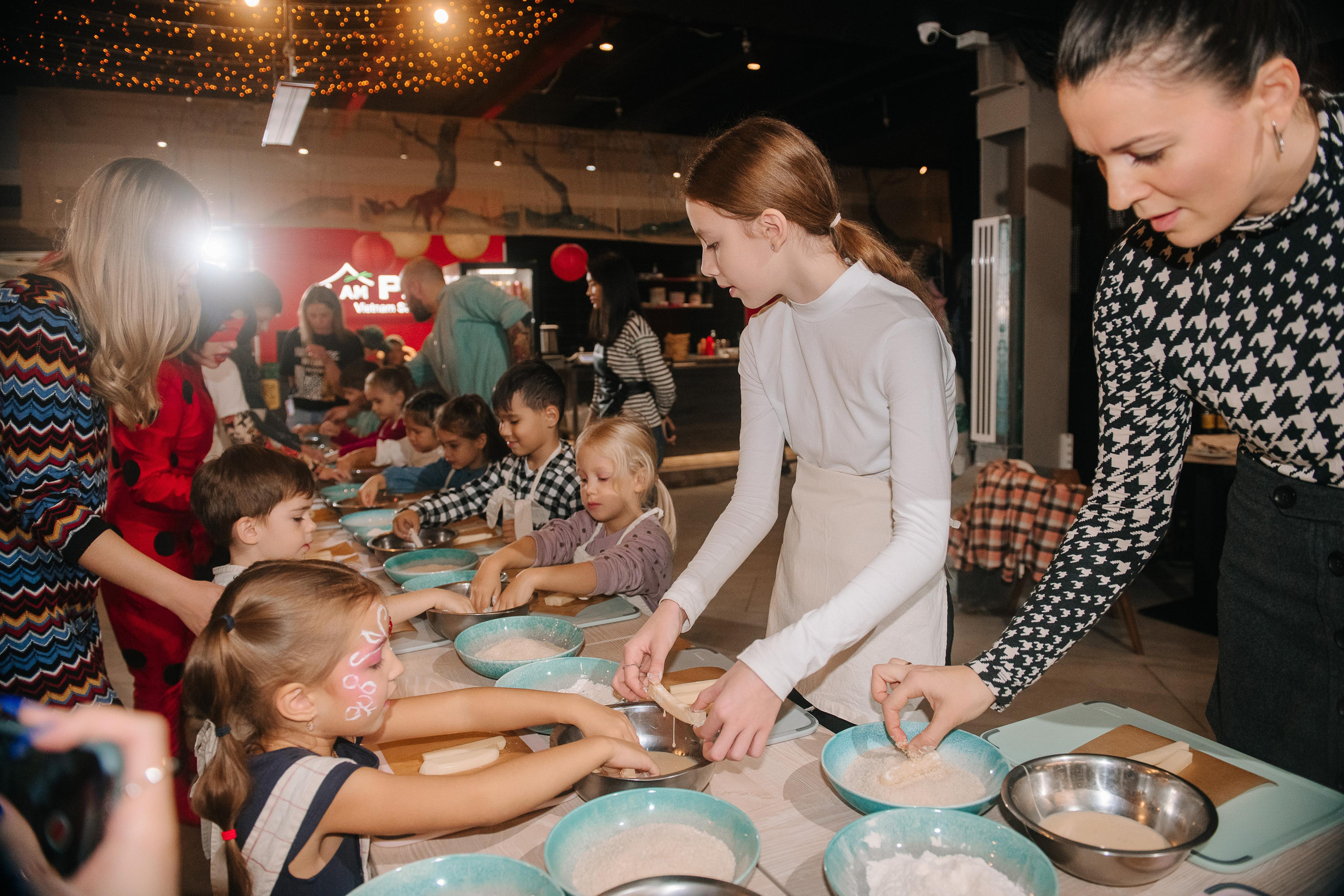 Гастродвор. Детский мастер-класс по приготовлению сэндвичей. Фотограф Валерия Голубева (Миронова)