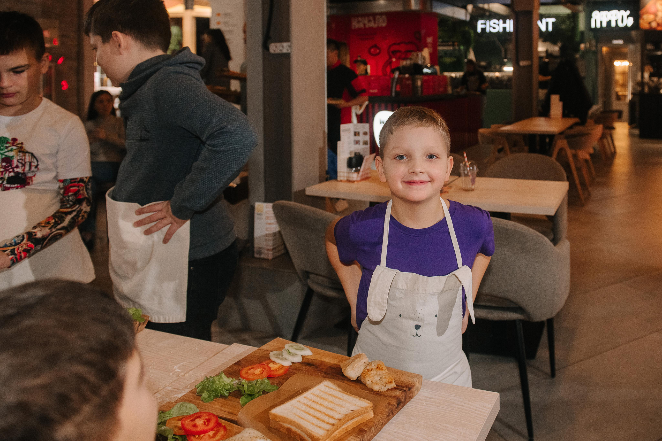 Гастродвор. Детский мастер-класс по приготовлению сэндвичей. Фотограф Валерия Голубева (Миронова)