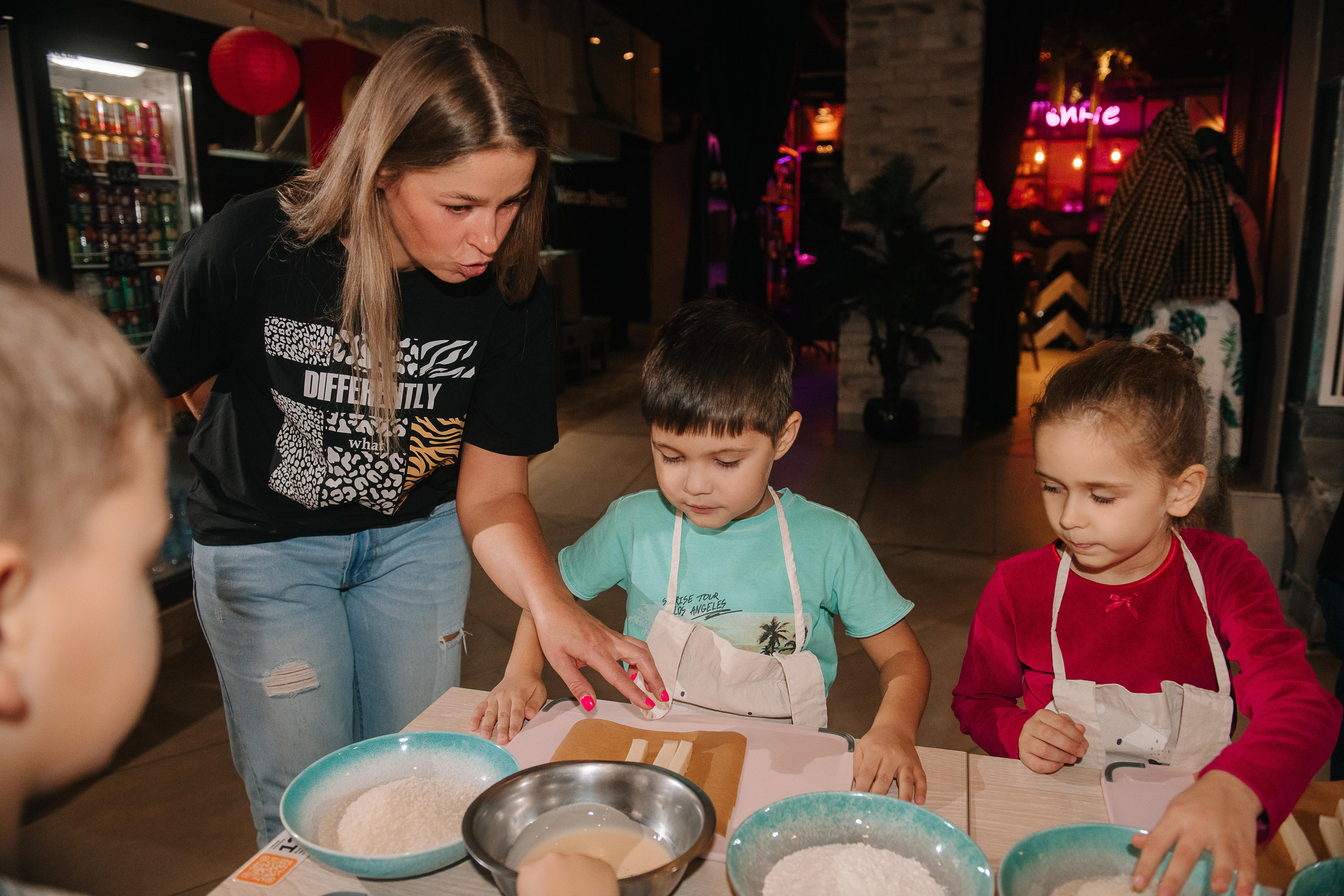 Гастродвор. Детский мастер-класс по приготовлению сэндвичей. Фотограф Валерия Голубева (Миронова)