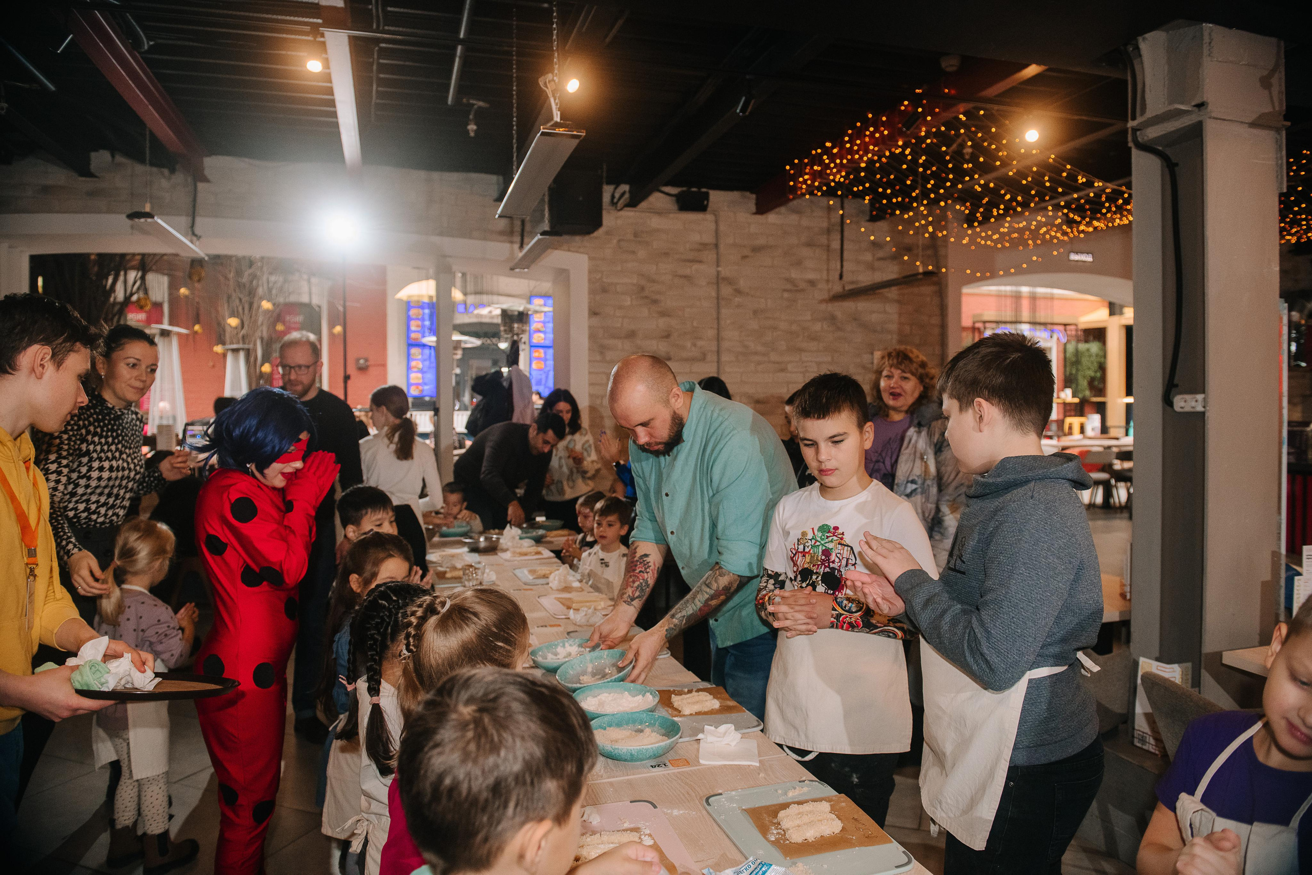 Гастродвор. Детский мастер-класс по приготовлению сэндвичей. Фотограф Валерия Голубева (Миронова)