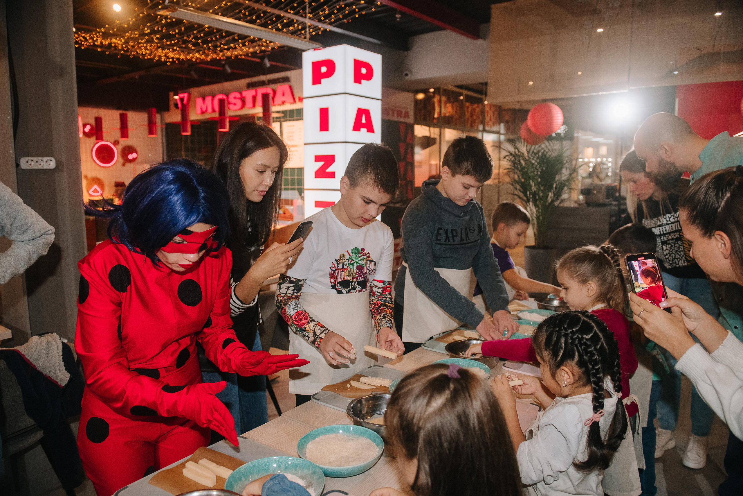Гастродвор. Детский мастер-класс по приготовлению сэндвичей. Фотограф Валерия Голубева (Миронова)