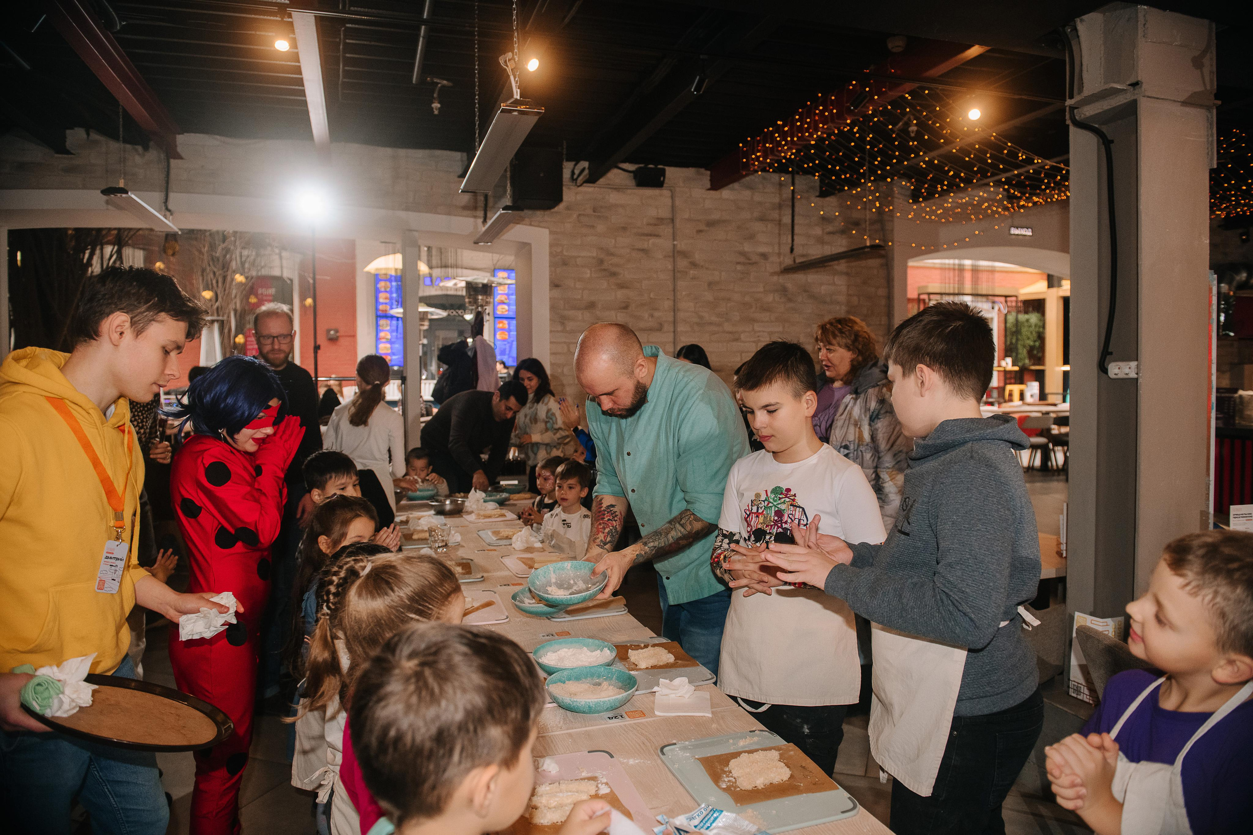 Гастродвор. Детский мастер-класс по приготовлению сэндвичей. Фотограф Валерия Голубева (Миронова)