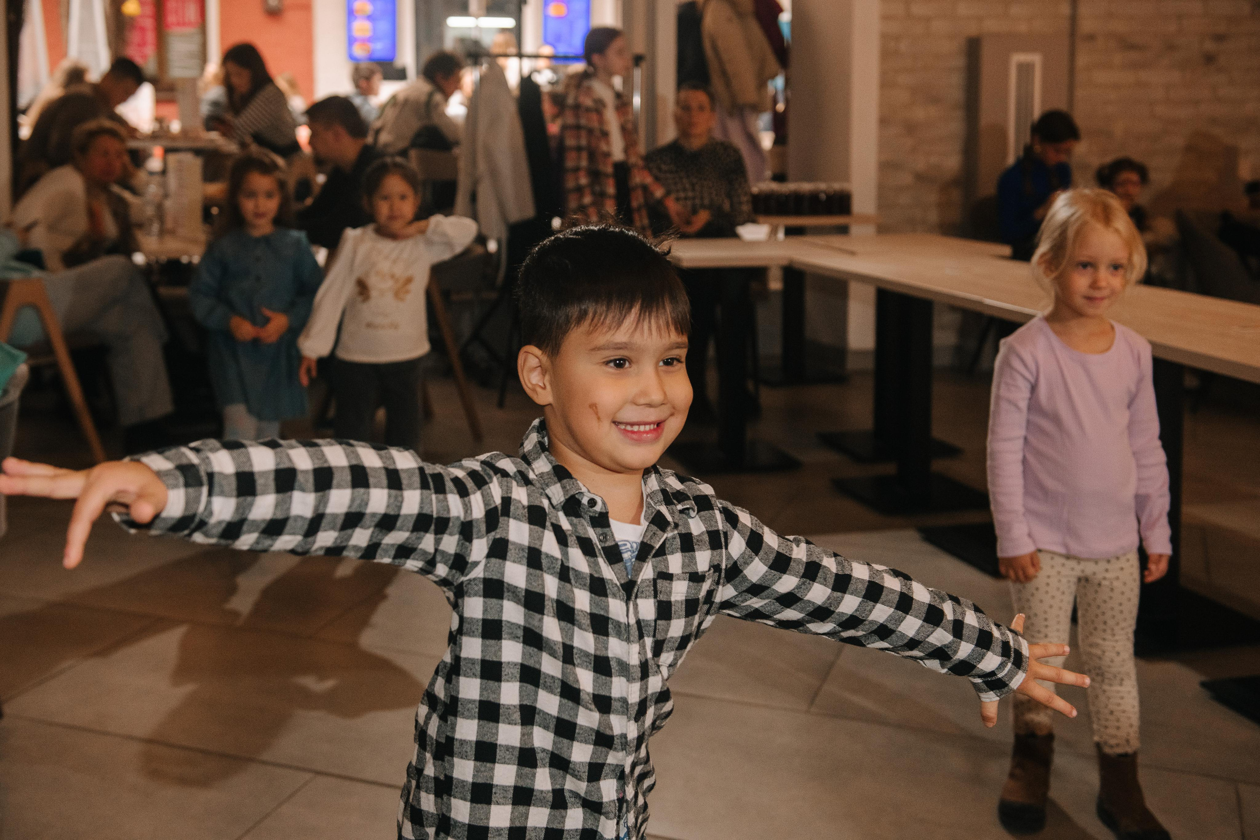 Гастродвор. Детский мастер-класс по приготовлению сэндвичей. Фотограф Валерия Голубева (Миронова)