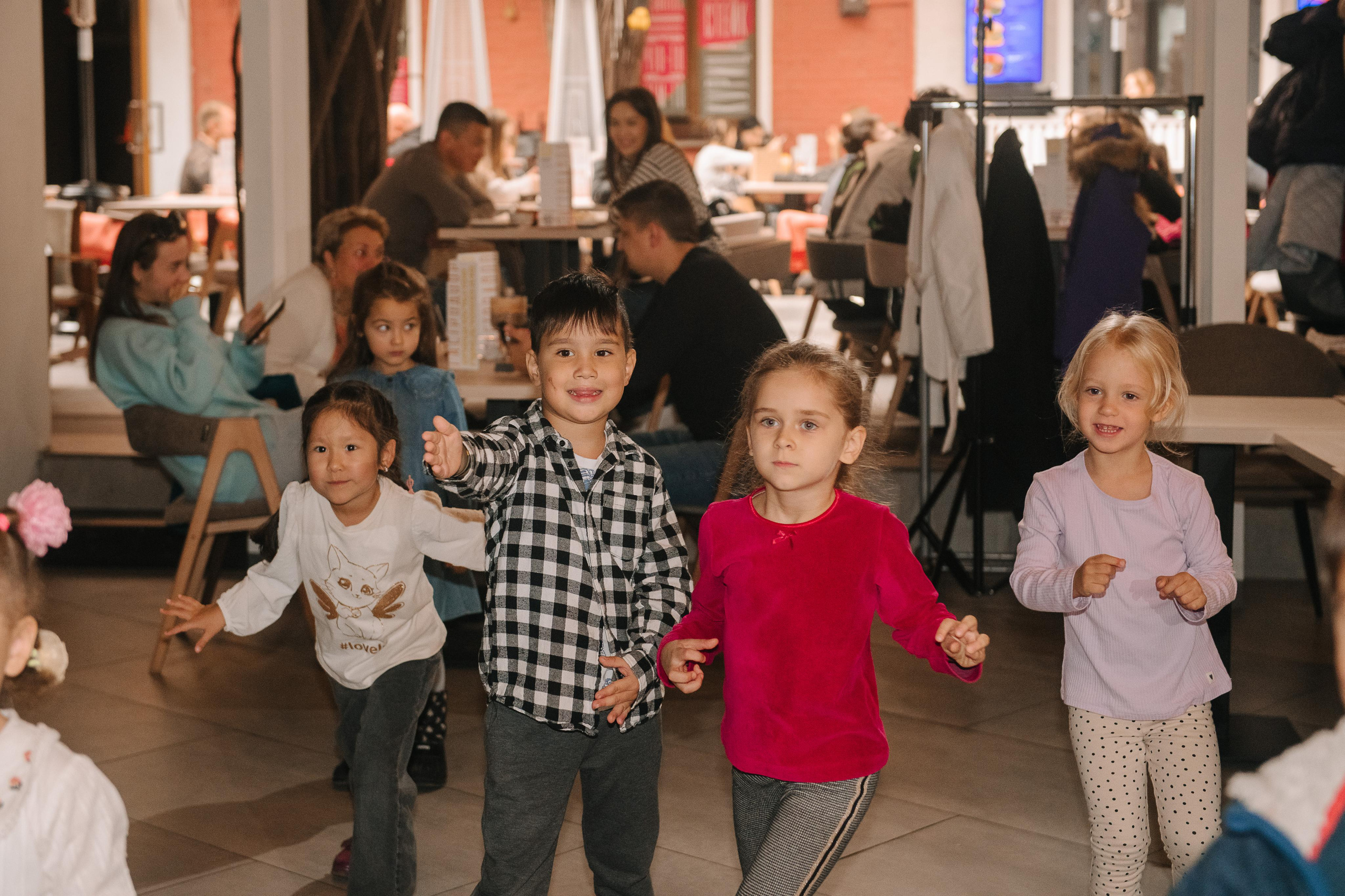 Гастродвор. Детский мастер-класс по приготовлению сэндвичей. Фотограф Валерия Голубева (Миронова)
