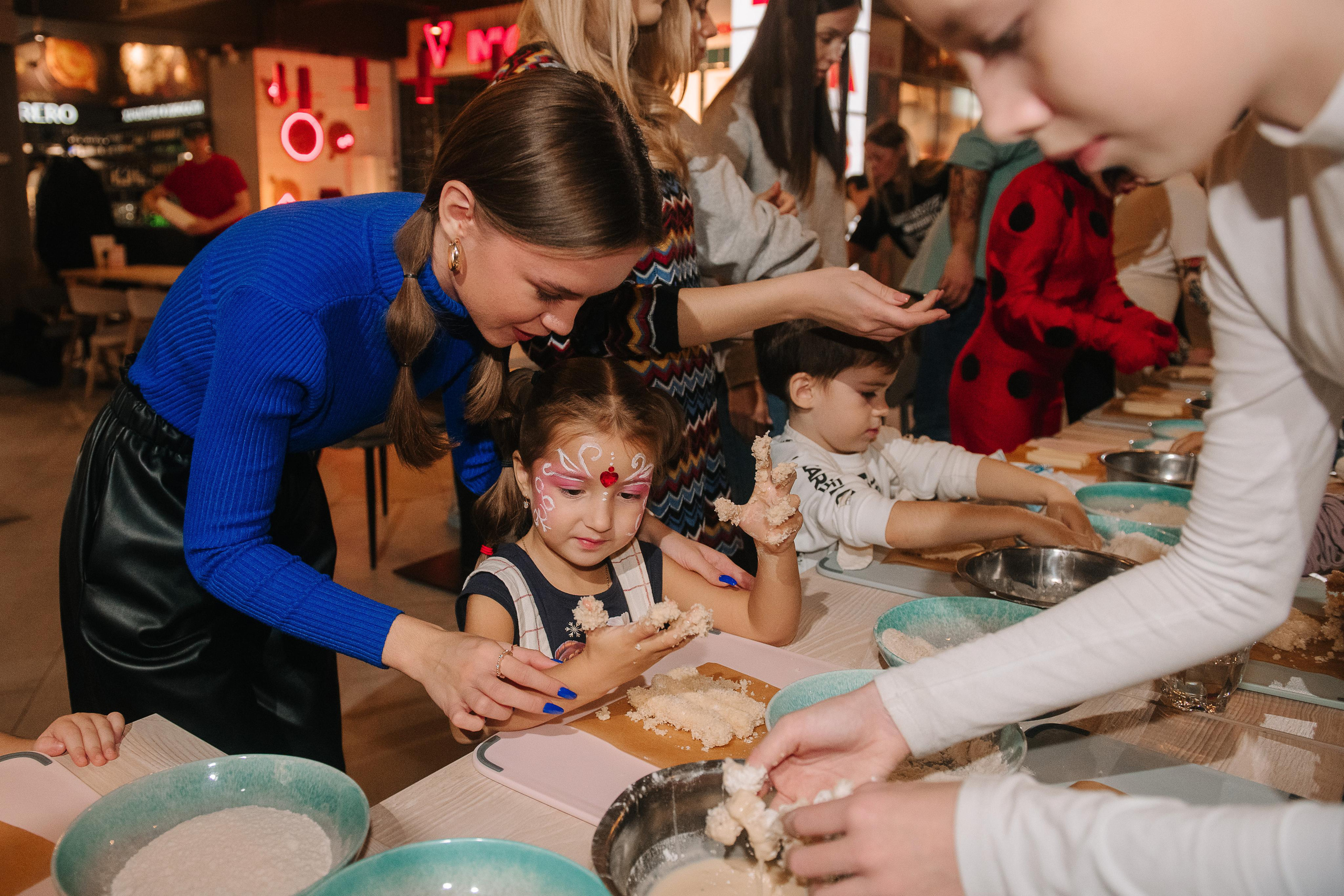 Гастродвор. Детский мастер-класс по приготовлению сэндвичей. Фотограф Валерия Голубева (Миронова)