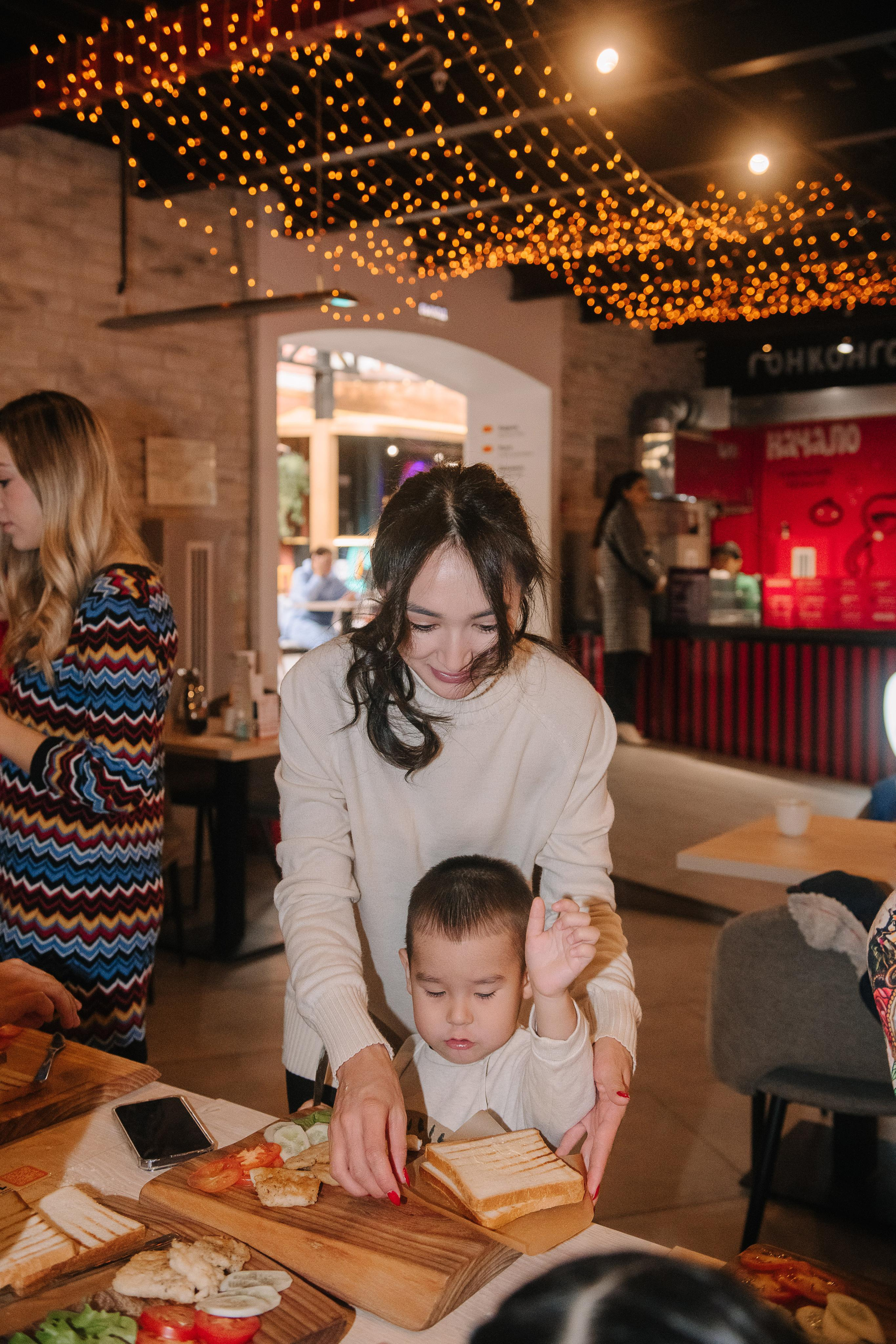 Гастродвор. Детский мастер-класс по приготовлению сэндвичей. Фотограф Валерия Голубева (Миронова)
