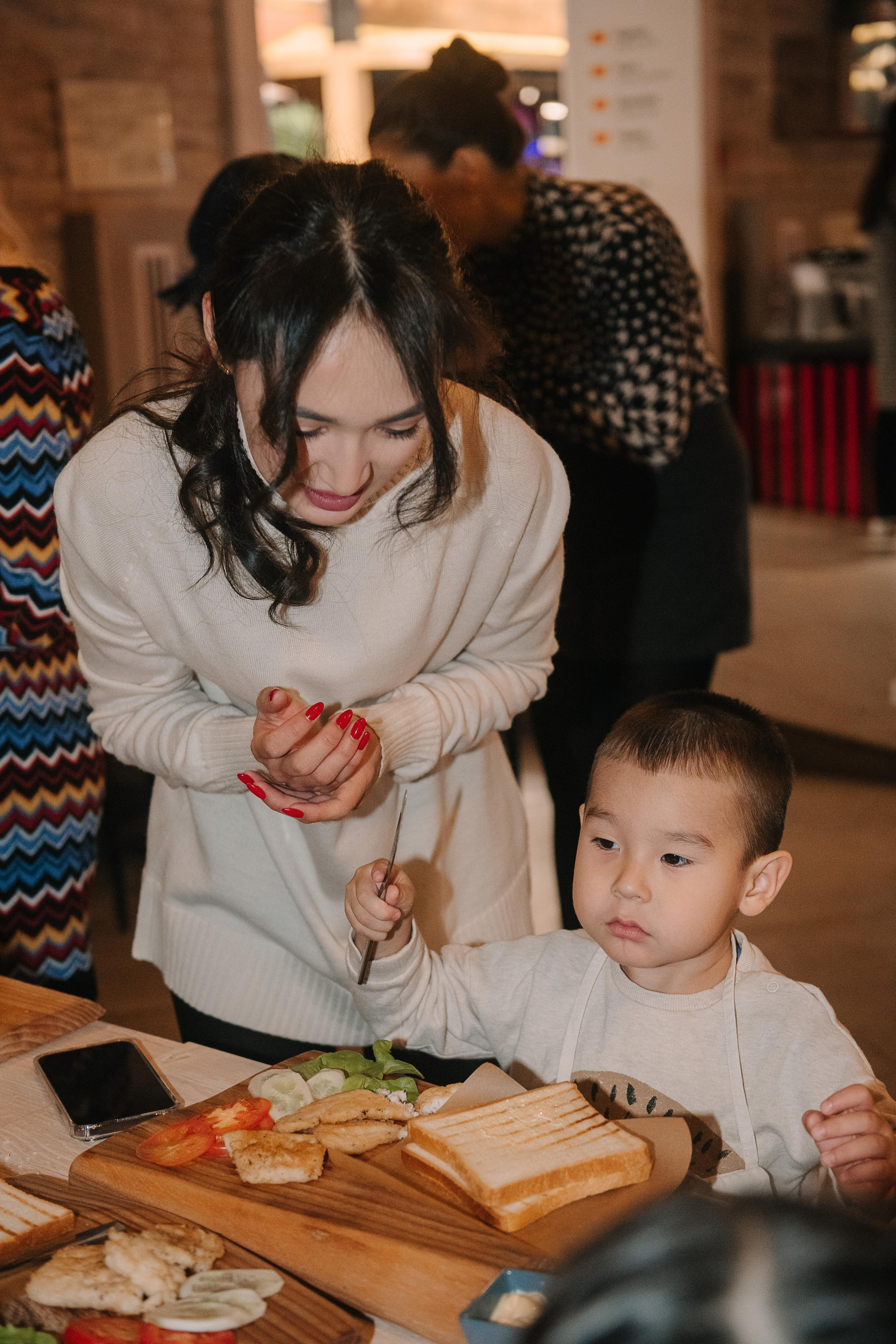 Гастродвор. Детский мастер-класс по приготовлению сэндвичей. Фотограф Валерия Голубева (Миронова)