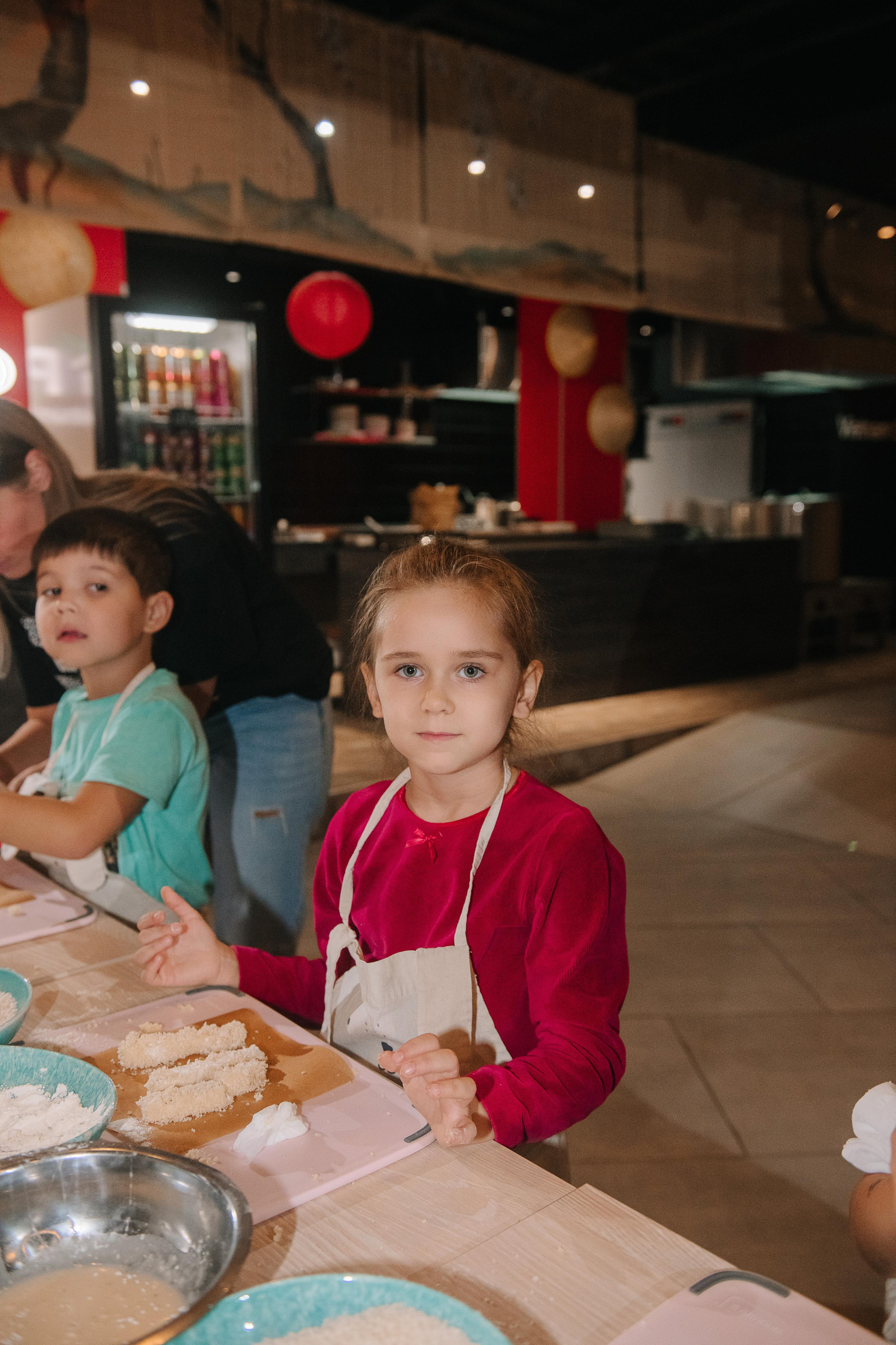 Гастродвор. Детский мастер-класс по приготовлению сэндвичей. Фотограф Валерия Голубева (Миронова)
