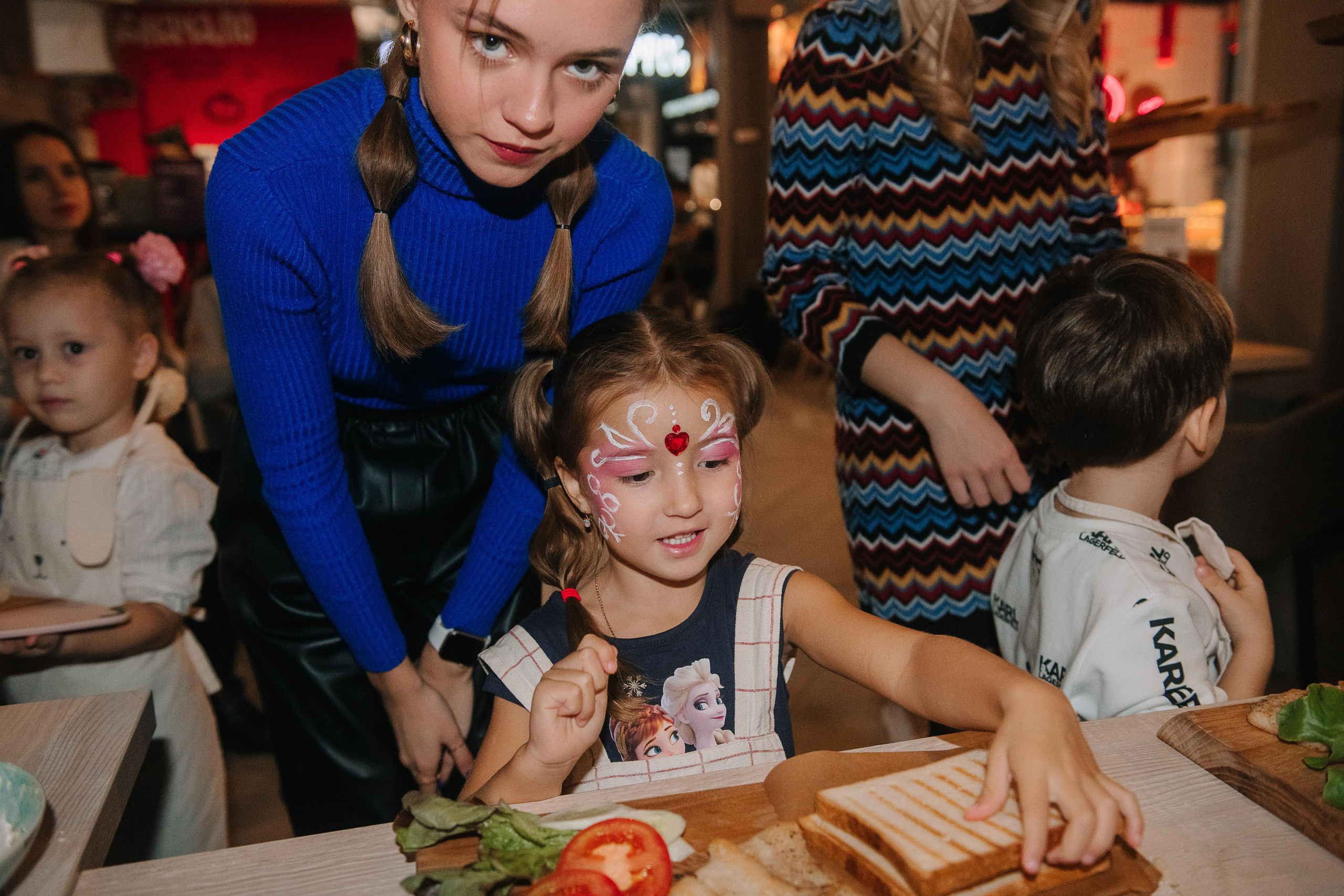 Гастродвор. Детский мастер-класс по приготовлению сэндвичей. Фотограф Валерия Голубева (Миронова)