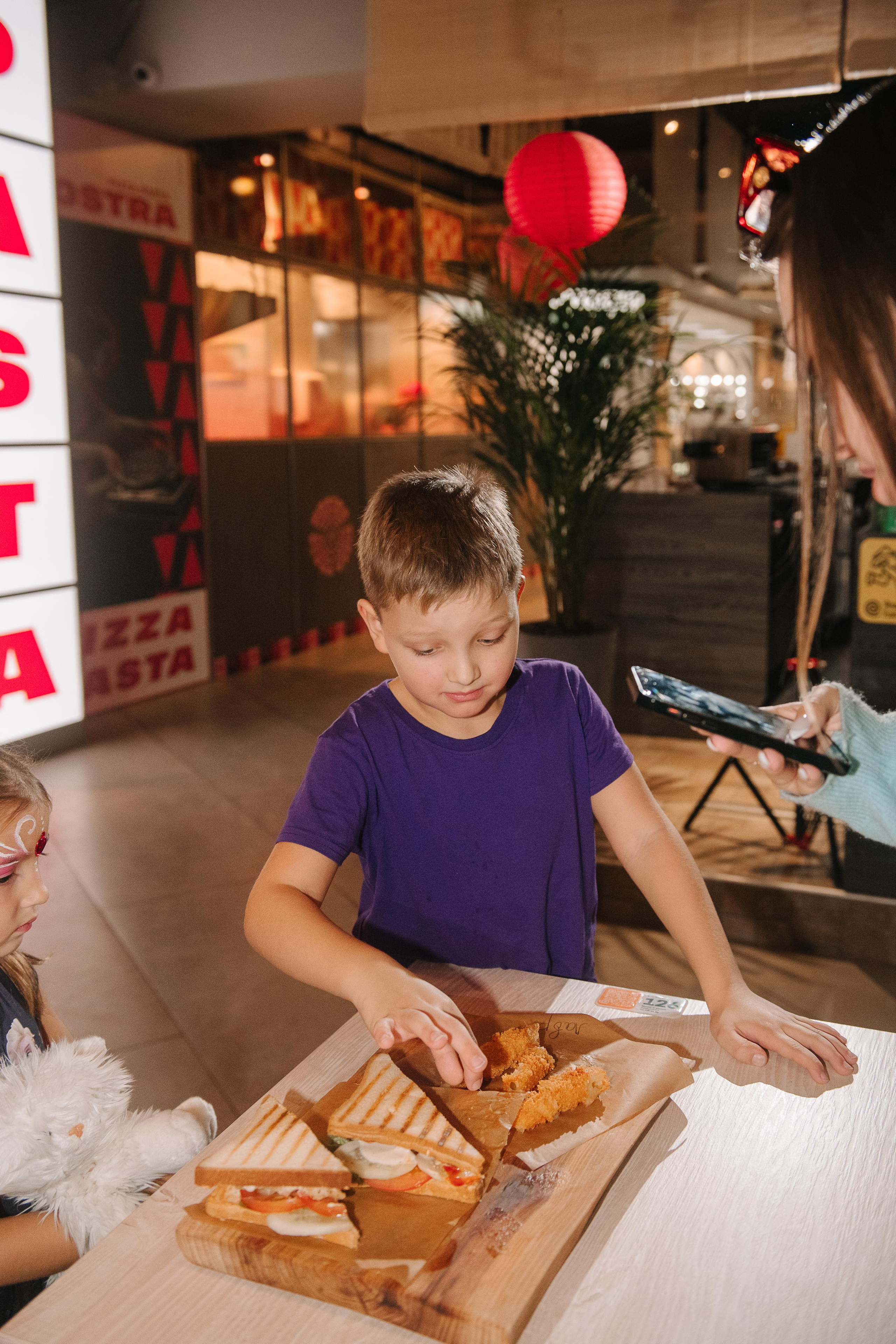 Гастродвор. Детский мастер-класс по приготовлению сэндвичей. Фотограф Валерия Голубева (Миронова)