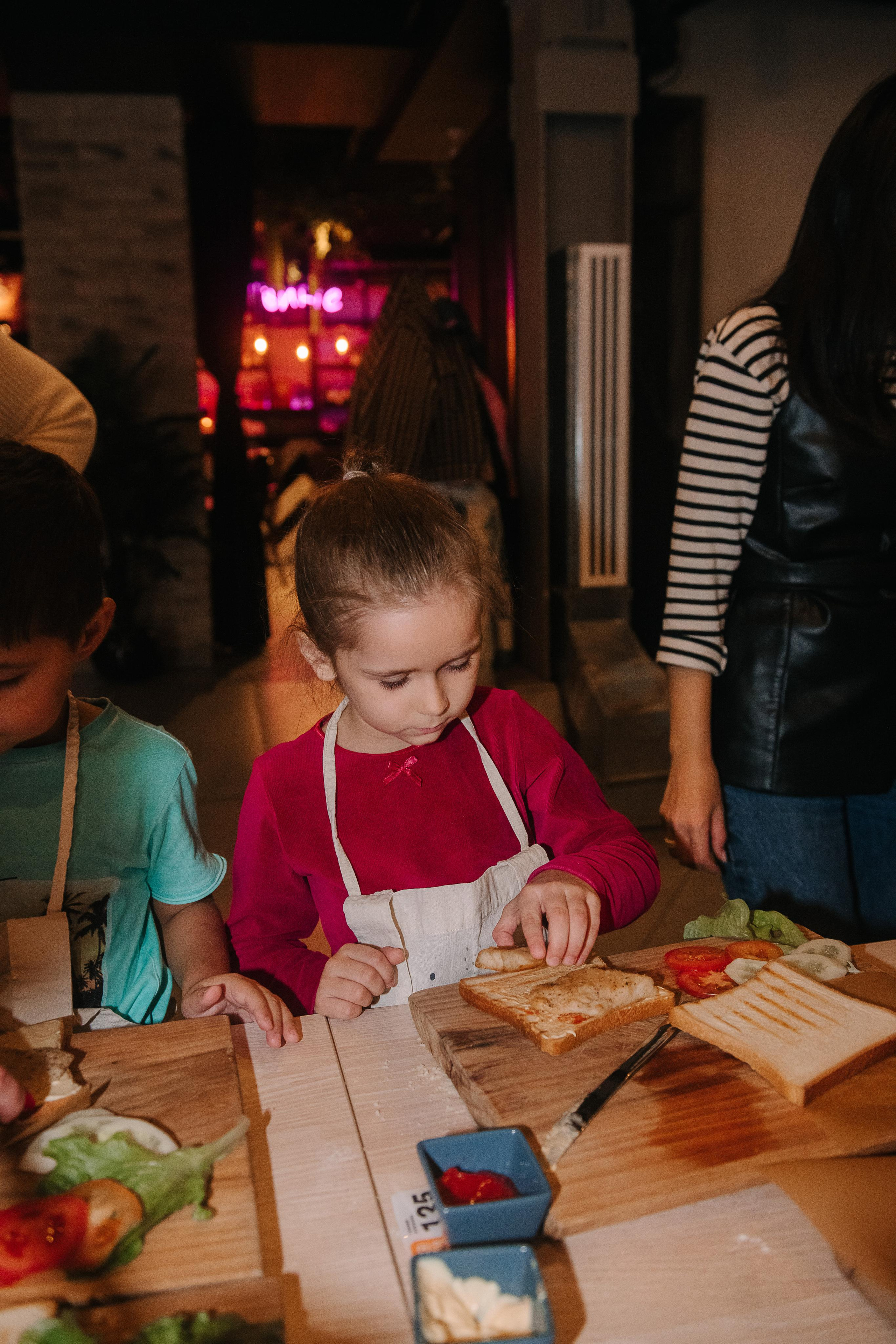 Гастродвор. Детский мастер-класс по приготовлению сэндвичей. Фотограф Валерия Голубева (Миронова)