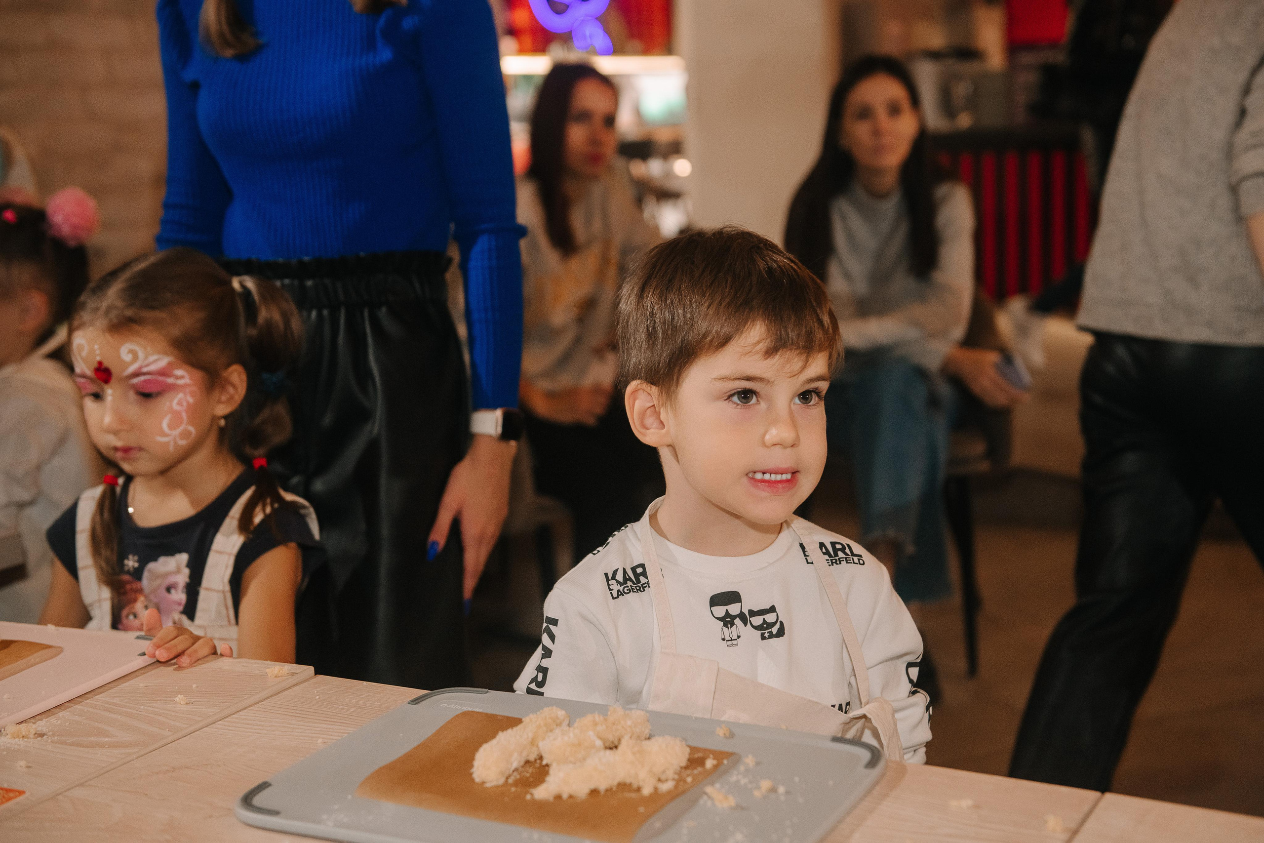 Гастродвор. Детский мастер-класс по приготовлению сэндвичей. Фотограф Валерия Голубева (Миронова)
