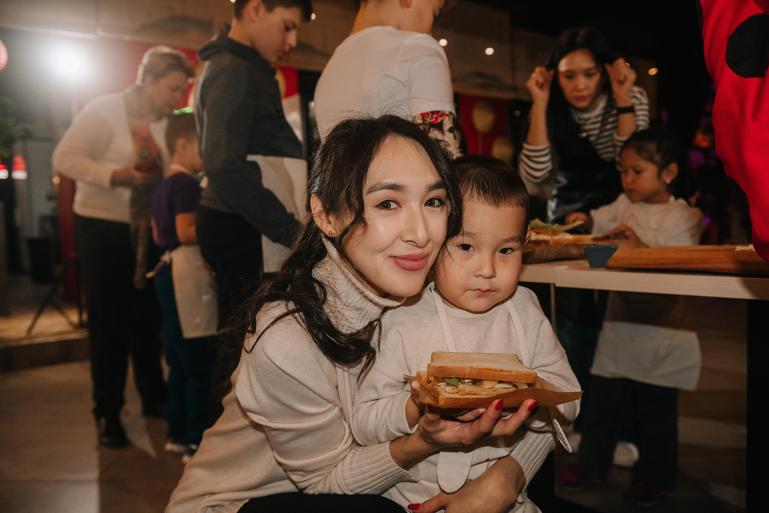 Гастродвор. Детский мастер-класс по приготовлению сэндвичей. Фотограф Валерия Голубева (Миронова)