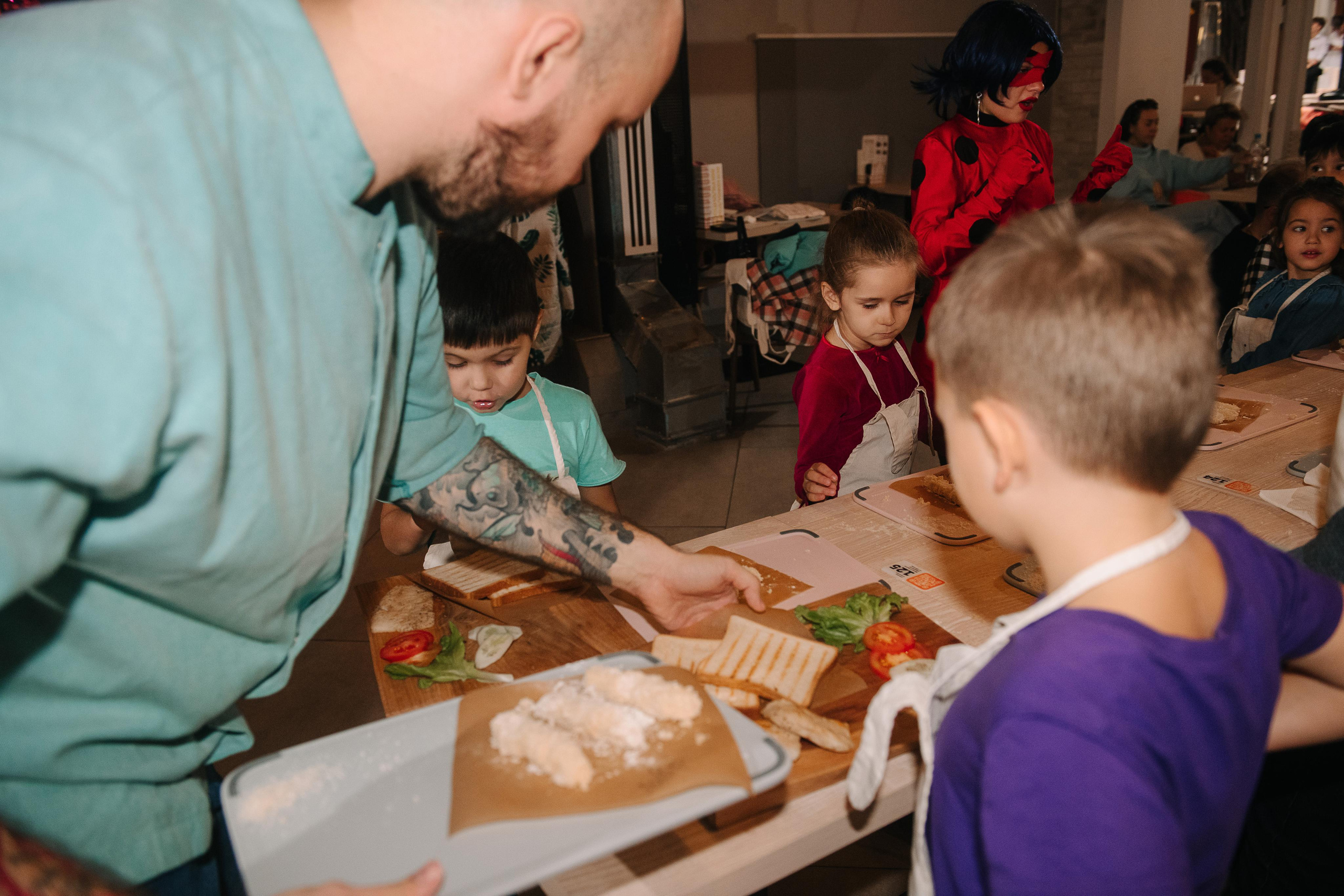 Гастродвор. Детский мастер-класс по приготовлению сэндвичей. Фотограф Валерия Голубева (Миронова)