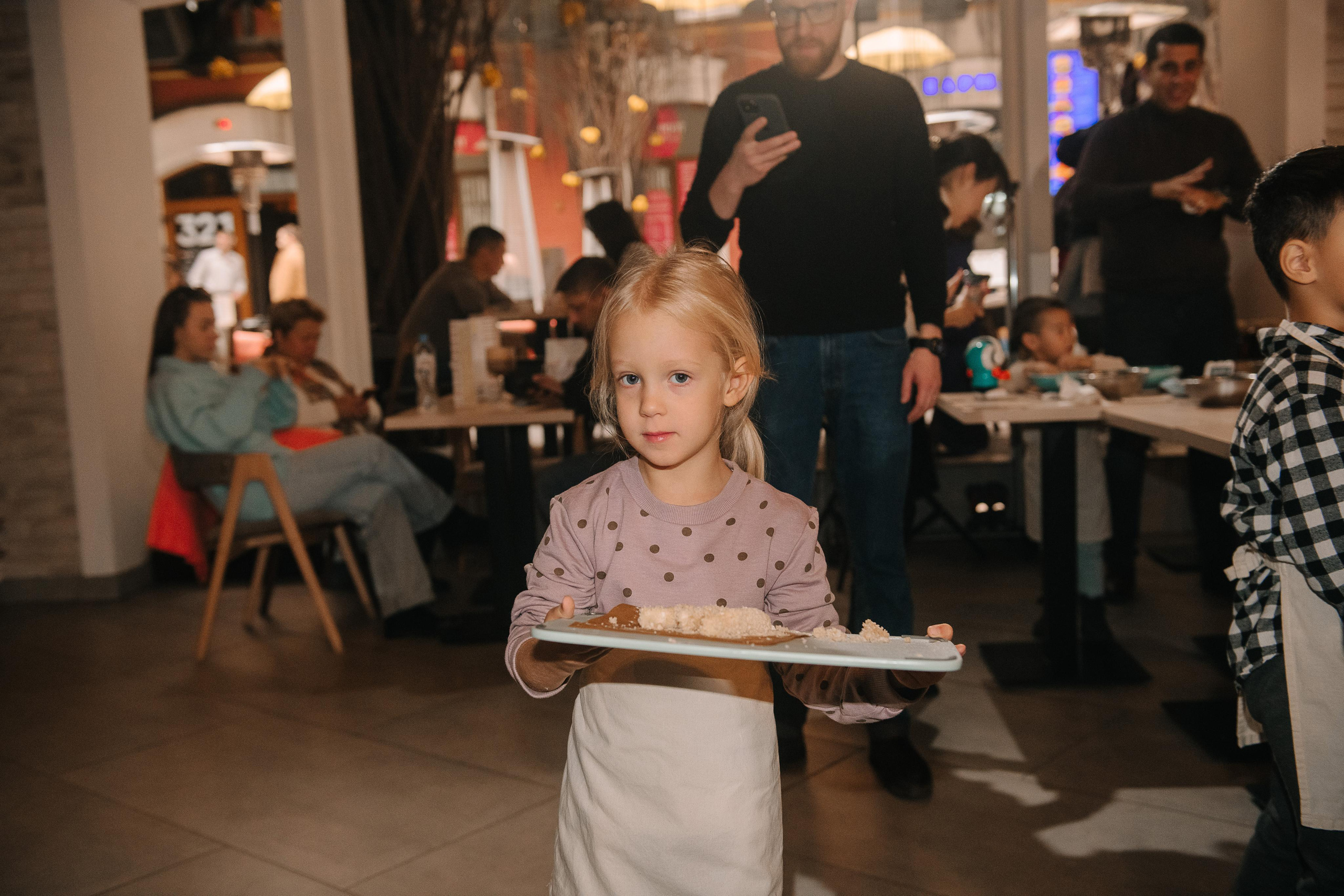 Гастродвор. Детский мастер-класс по приготовлению сэндвичей. Фотограф Валерия Голубева (Миронова)