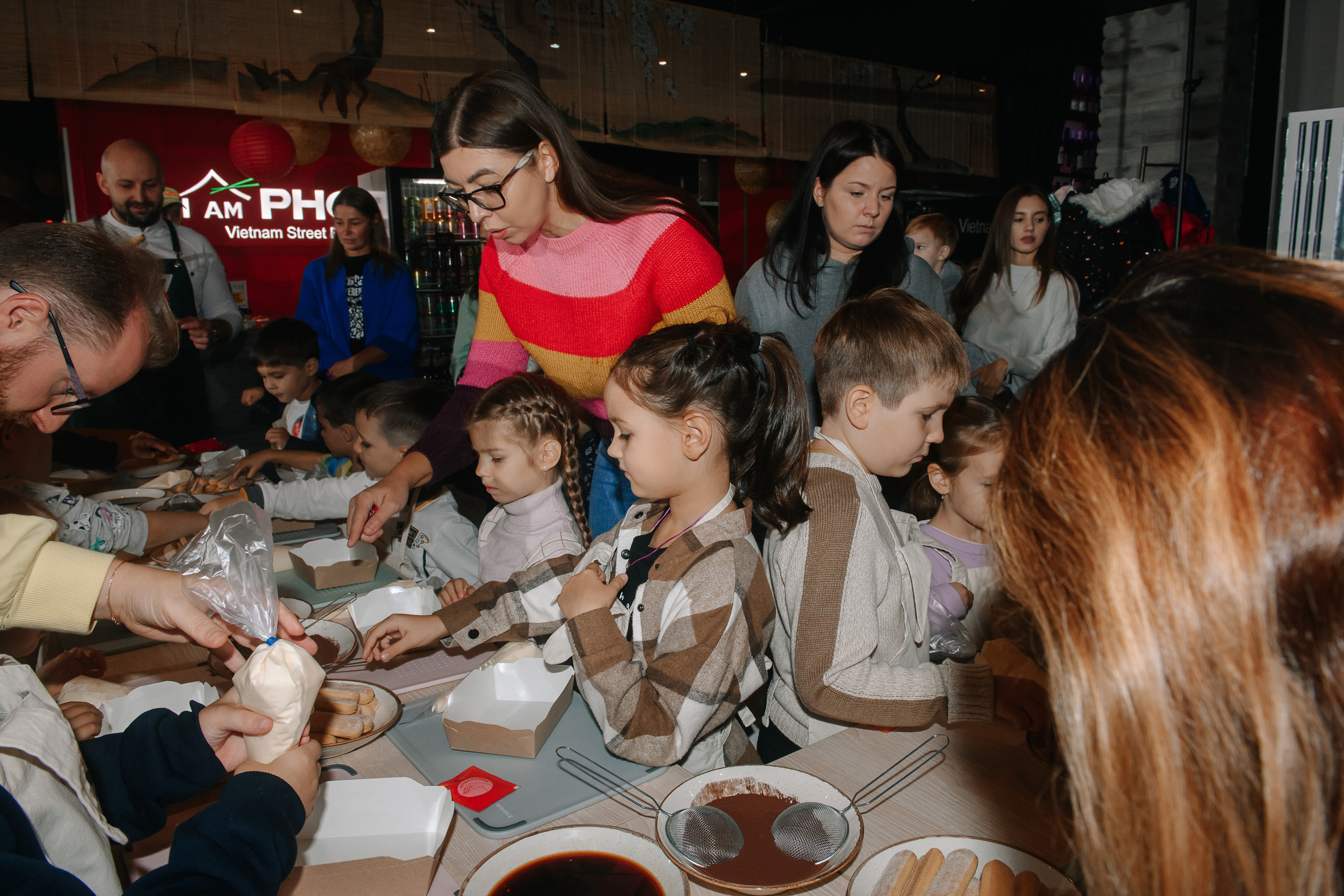 Гастродвор. Детский мастер-класс по приготовлению тирамису. Фотограф Валерия Голубева (Миронова)