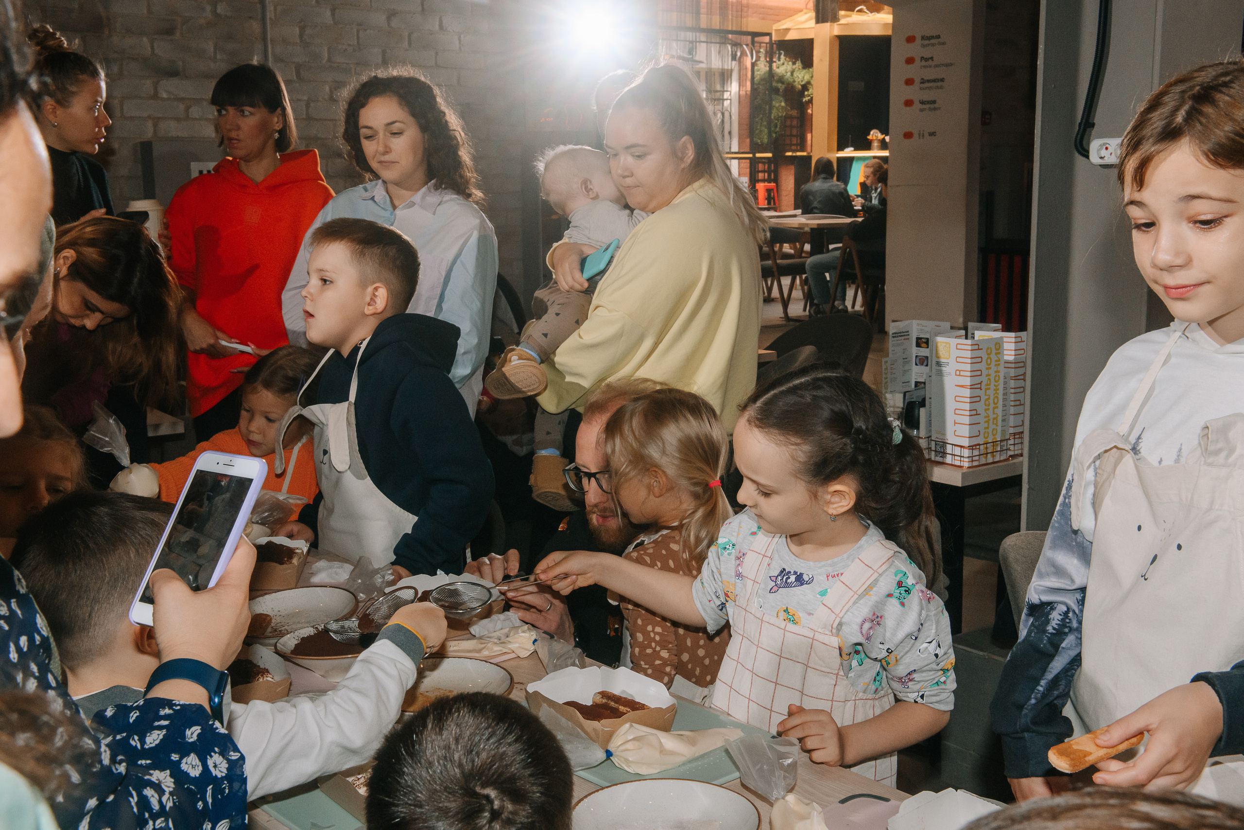 Гастродвор. Детский мастер-класс по приготовлению тирамису. Фотограф Валерия Голубева (Миронова)