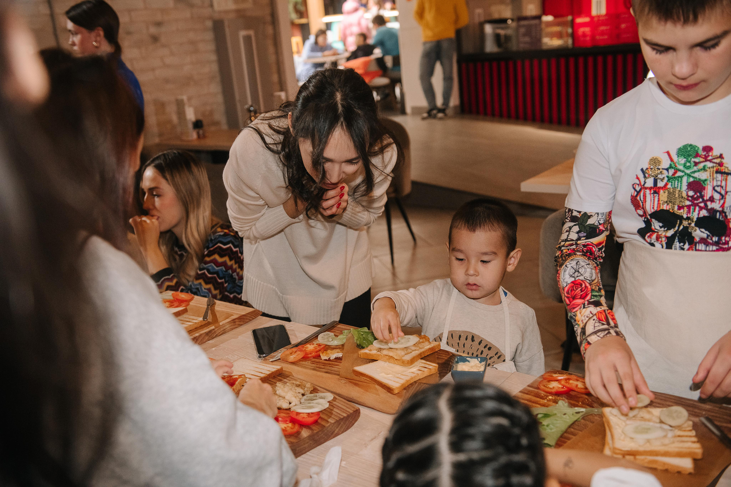 Гастродвор. Детский мастер-класс по приготовлению сэндвичей. Фотограф Валерия Голубева (Миронова)