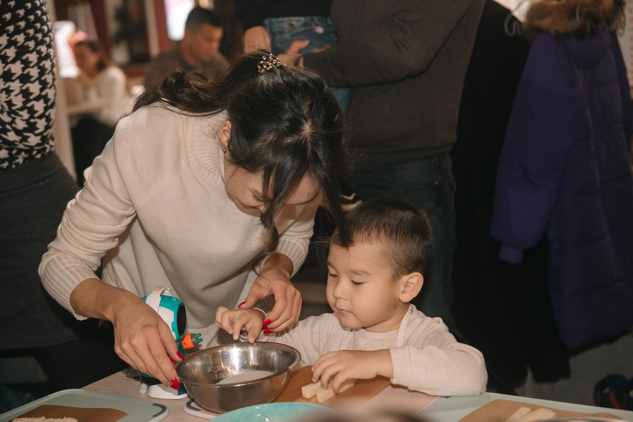 Гастродвор. Детский мастер-класс по приготовлению сэндвичей. Фотограф Валерия Голубева (Миронова)