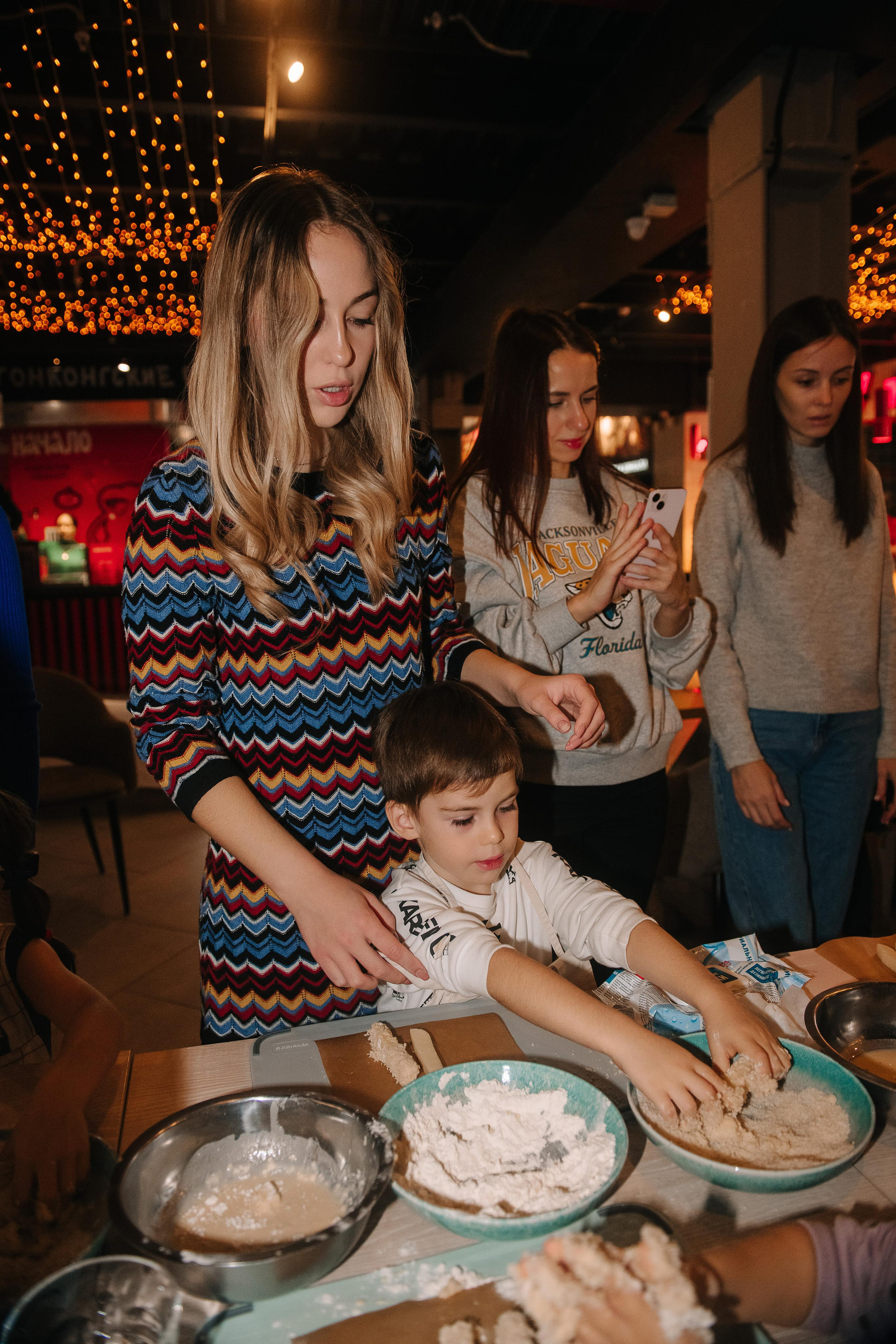 Гастродвор. Детский мастер-класс по приготовлению сэндвичей. Фотограф Валерия Голубева (Миронова)