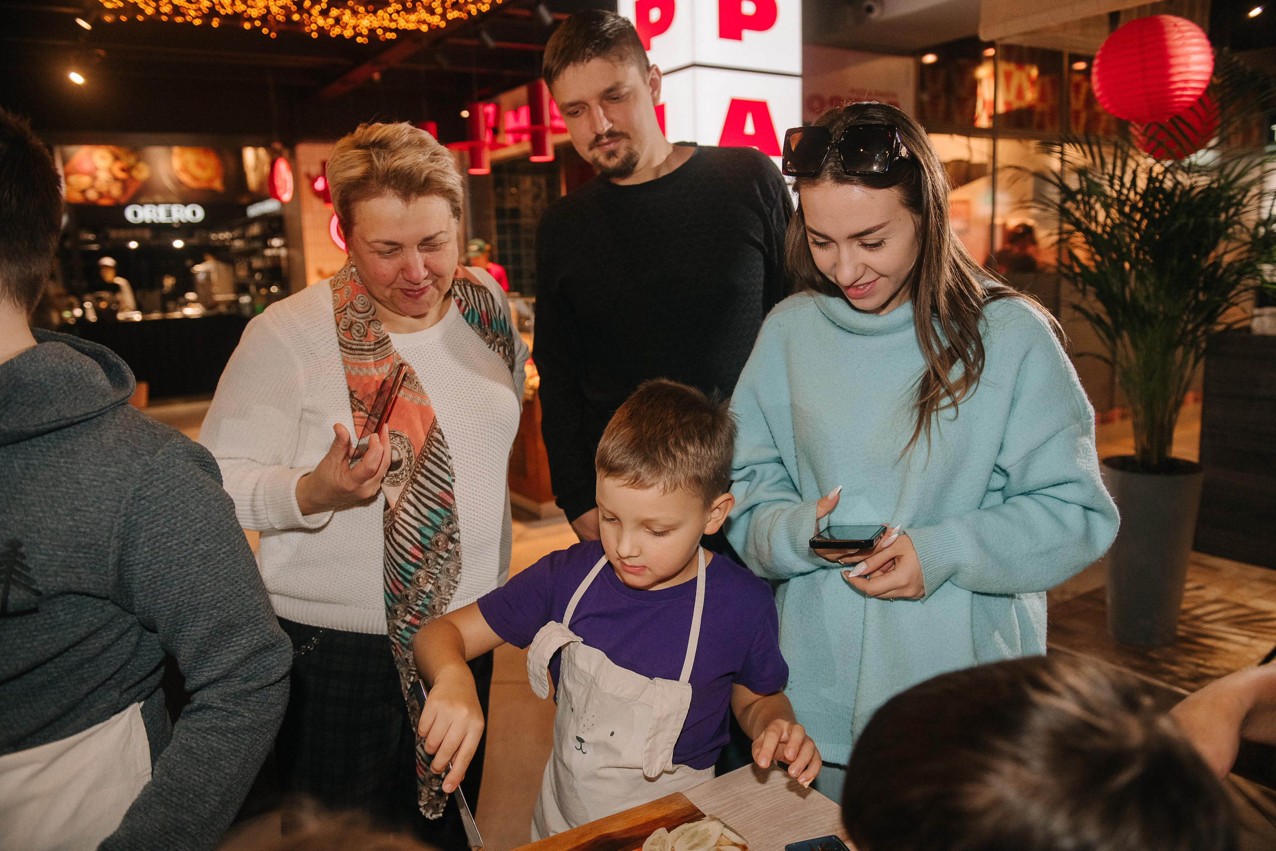 Гастродвор. Детский мастер-класс по приготовлению сэндвичей. Фотограф Валерия Голубева (Миронова)