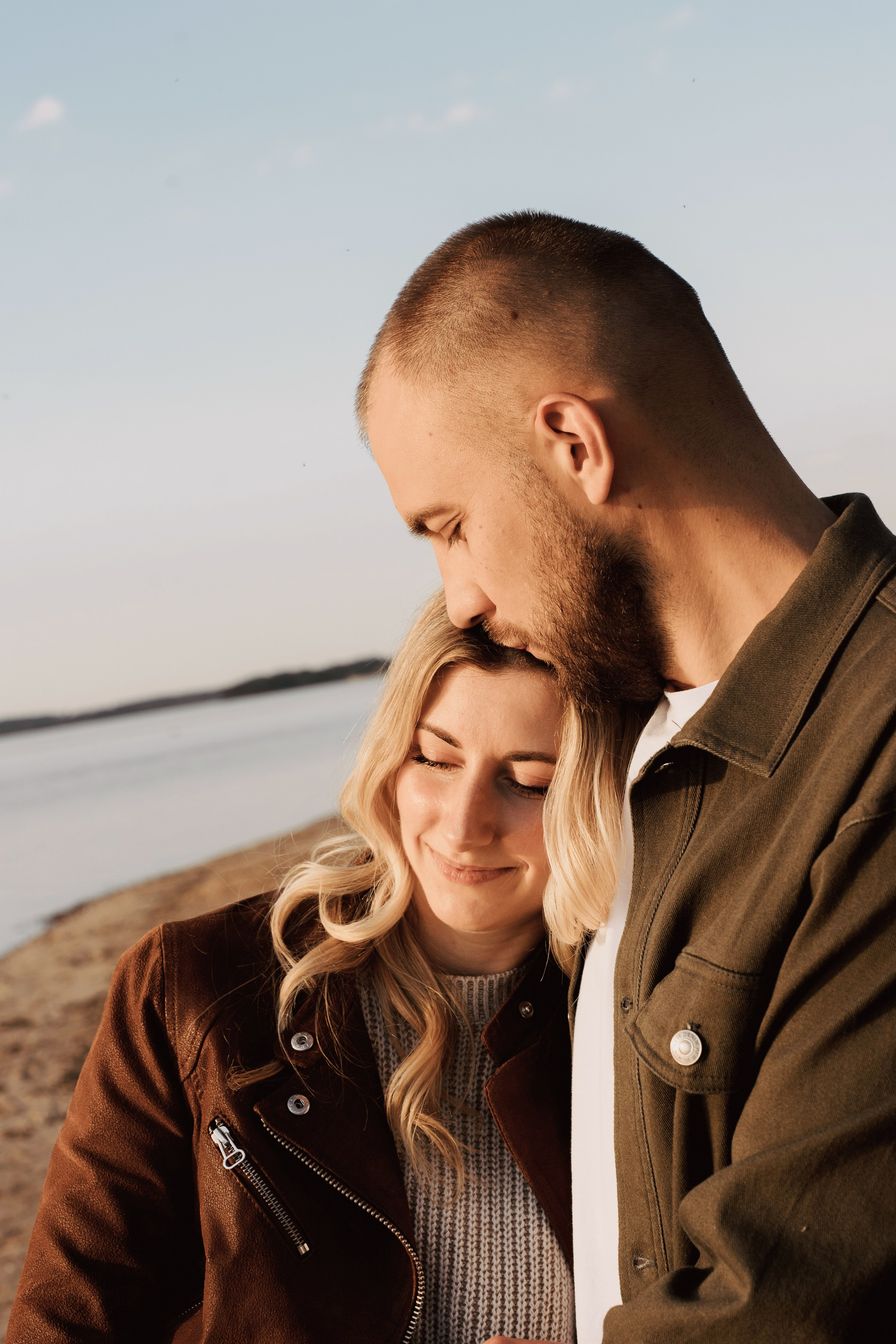 Весеннее тепло семьи на берегу Минского моря. Ваш семейный фотограф в Минске — Вика Трегубова