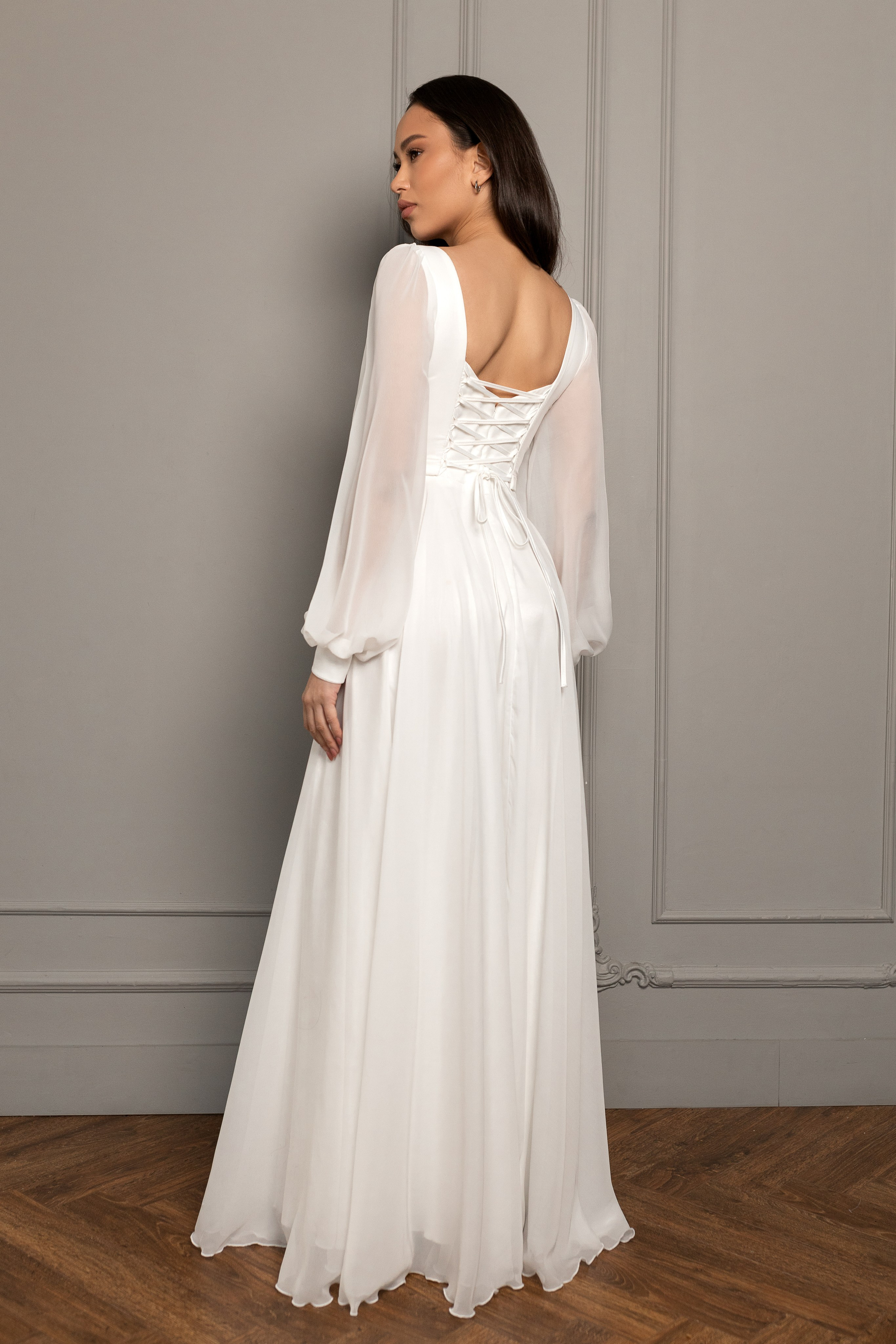 MONAMI. Фотограф для брендов из Санкт-Петербурга Элина Каспаравичюс