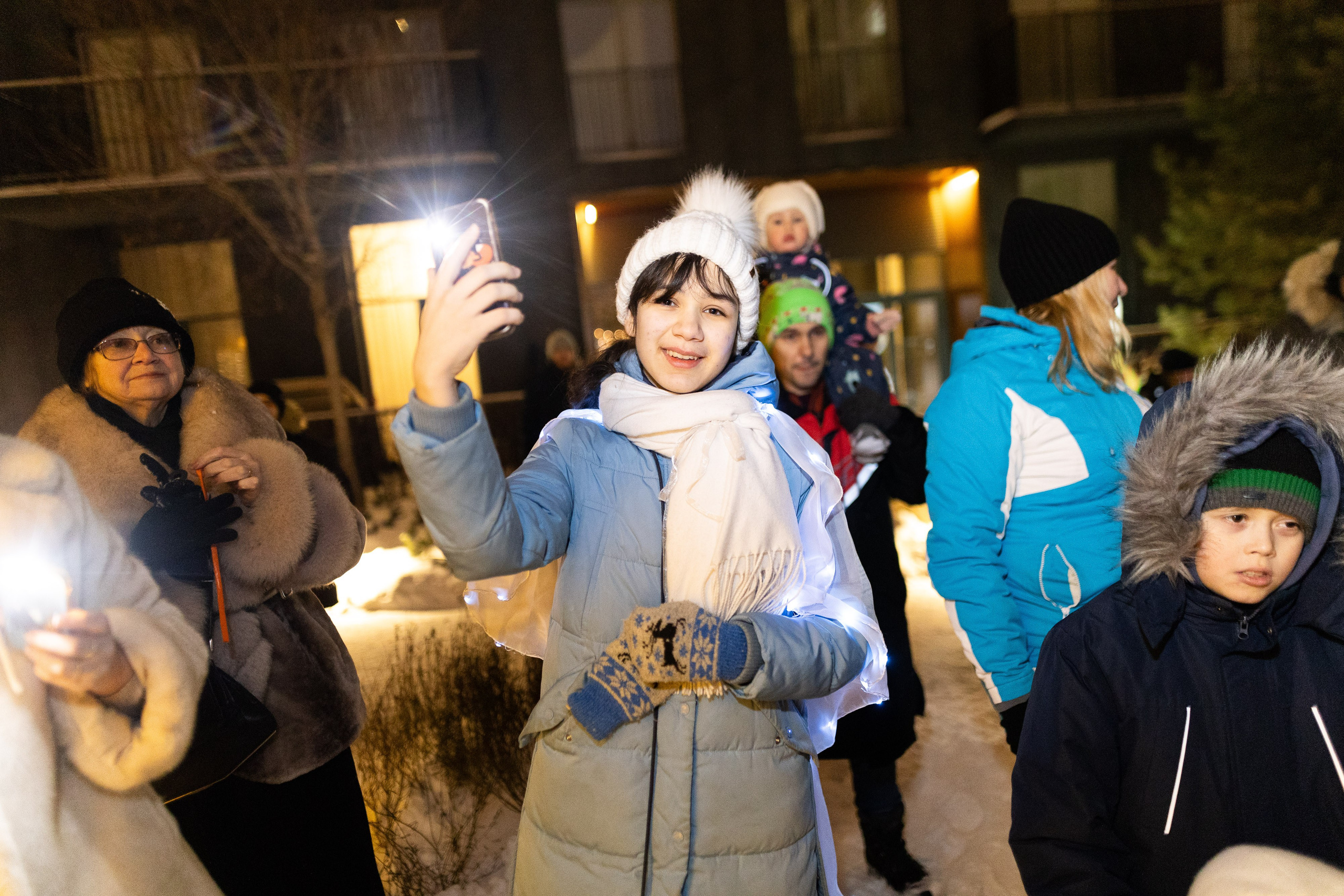 Елка у «Брусники» на Стачек. Фотограф Родион Нарудинов