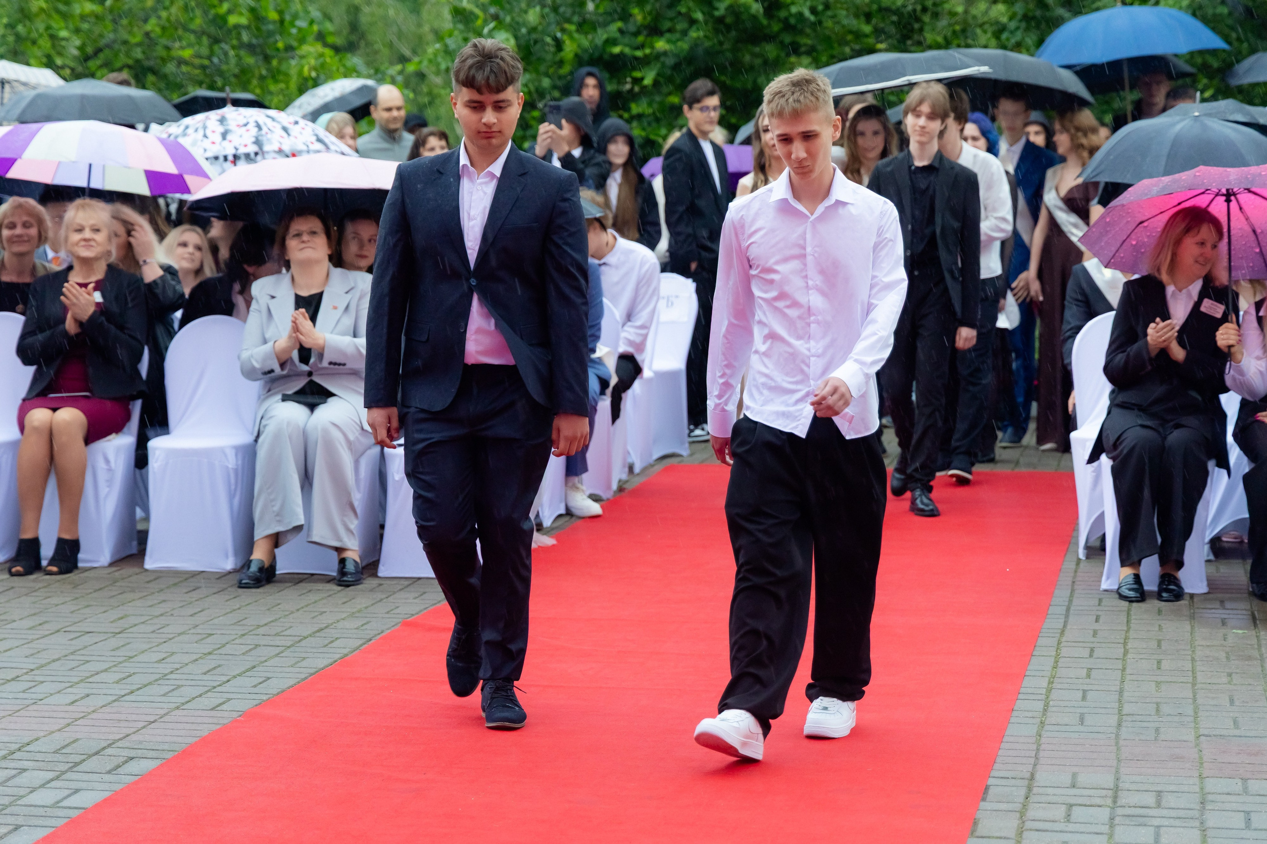 Школьный выпускной 2025 год в Минске, Беларуси. Свадебный фотограф в Минске/Беларуси Сергей Спиридонов